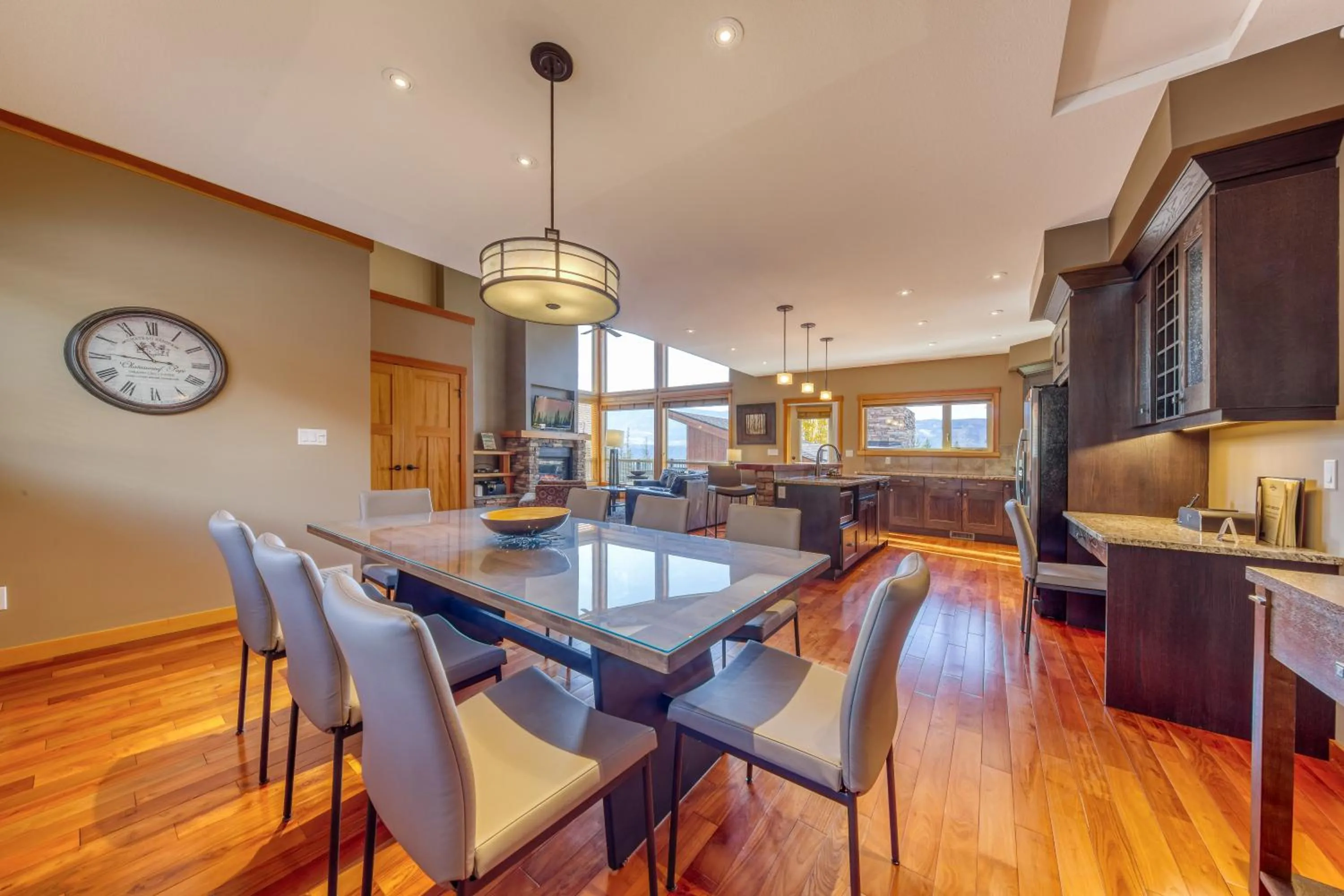 Dining area in The Residences at Fairmont Ridge