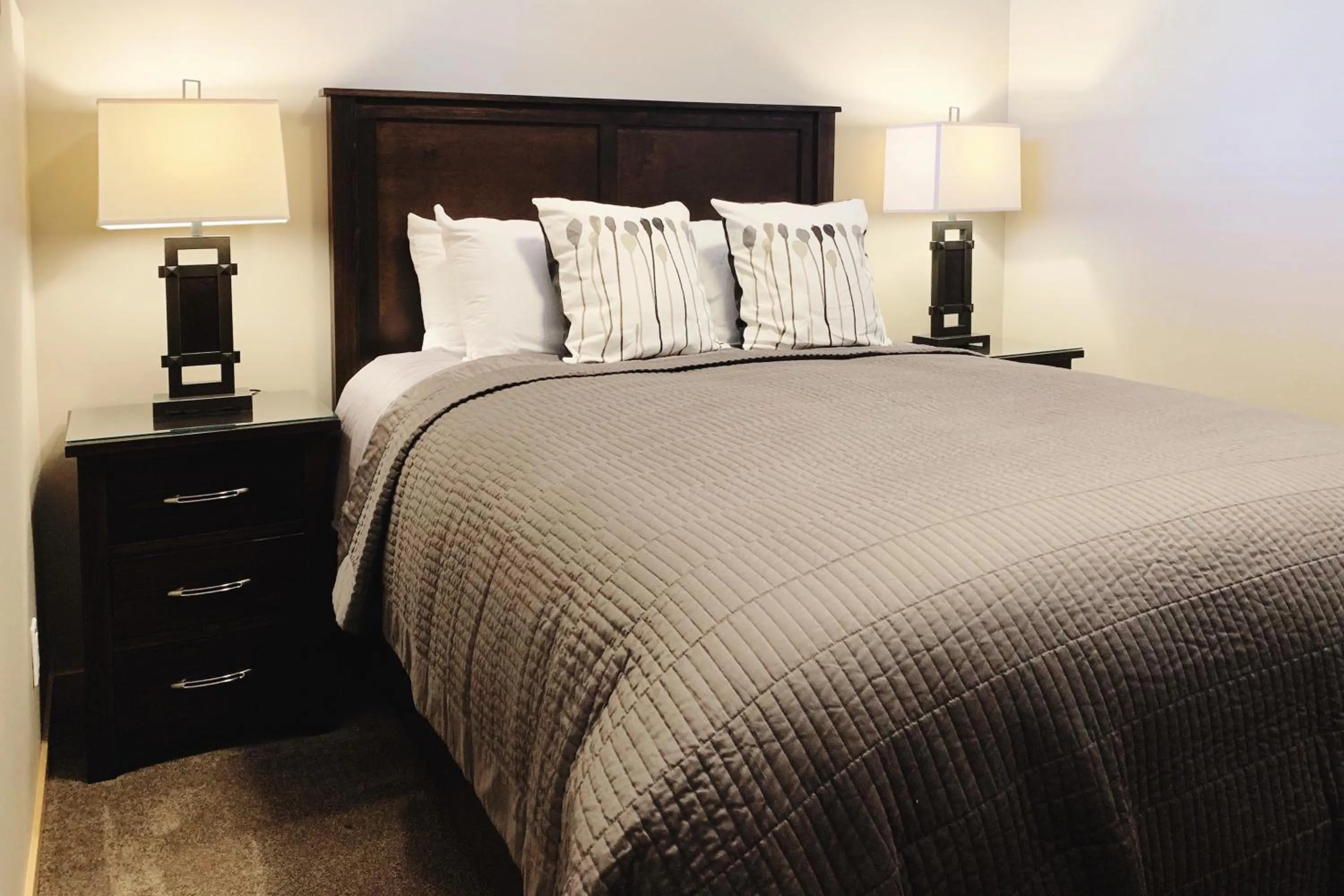 Bed in The Residences at Fairmont Ridge