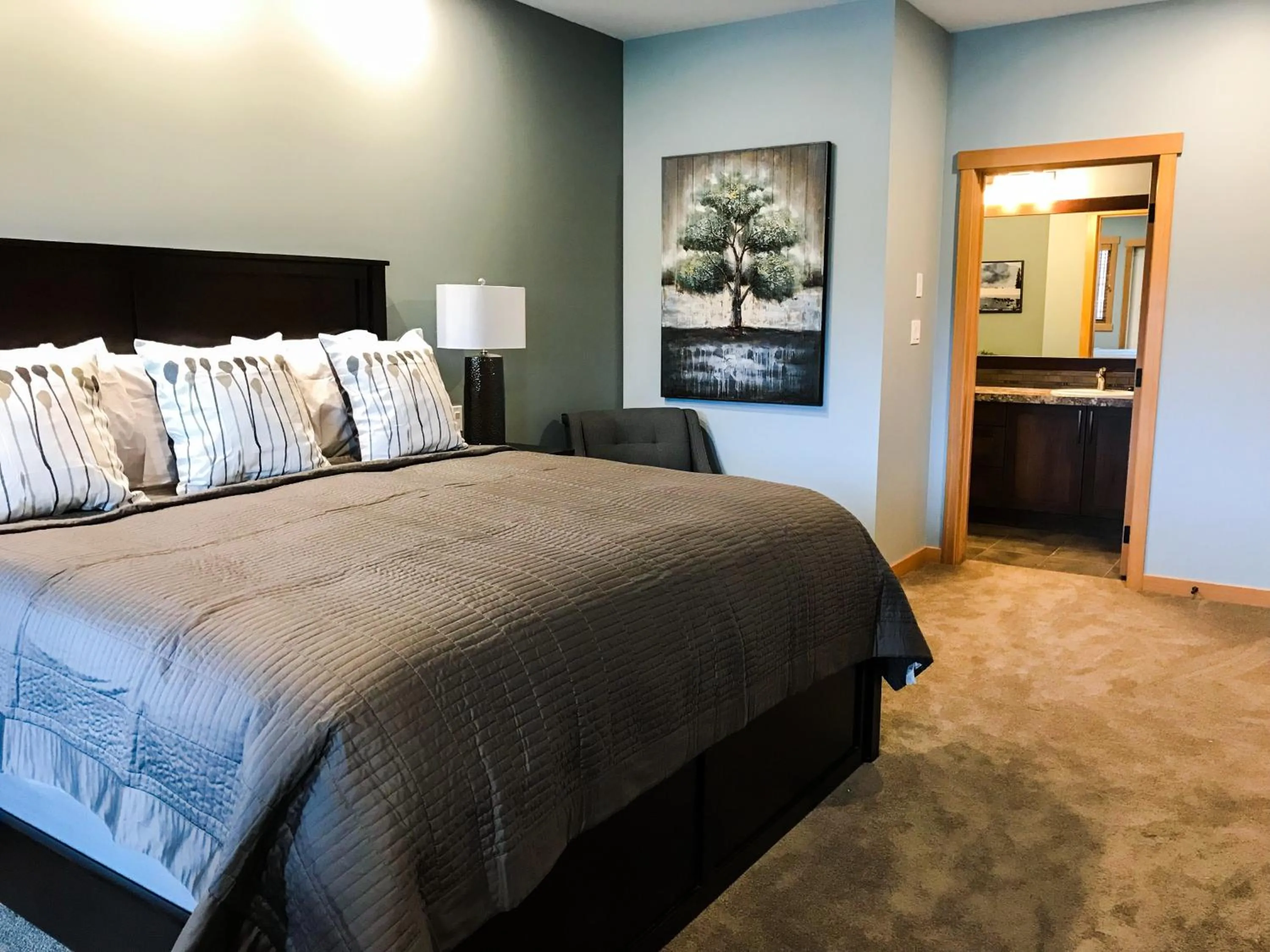 Bedroom, Bed in The Residences at Fairmont Ridge