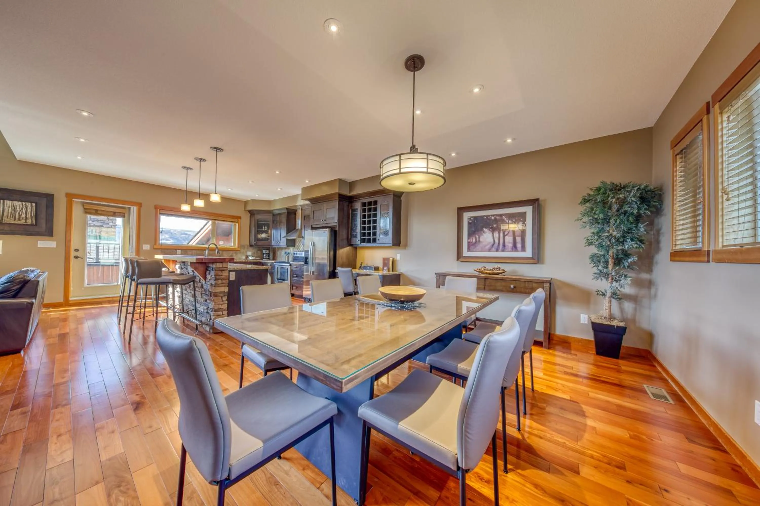 Dining area in The Residences at Fairmont Ridge