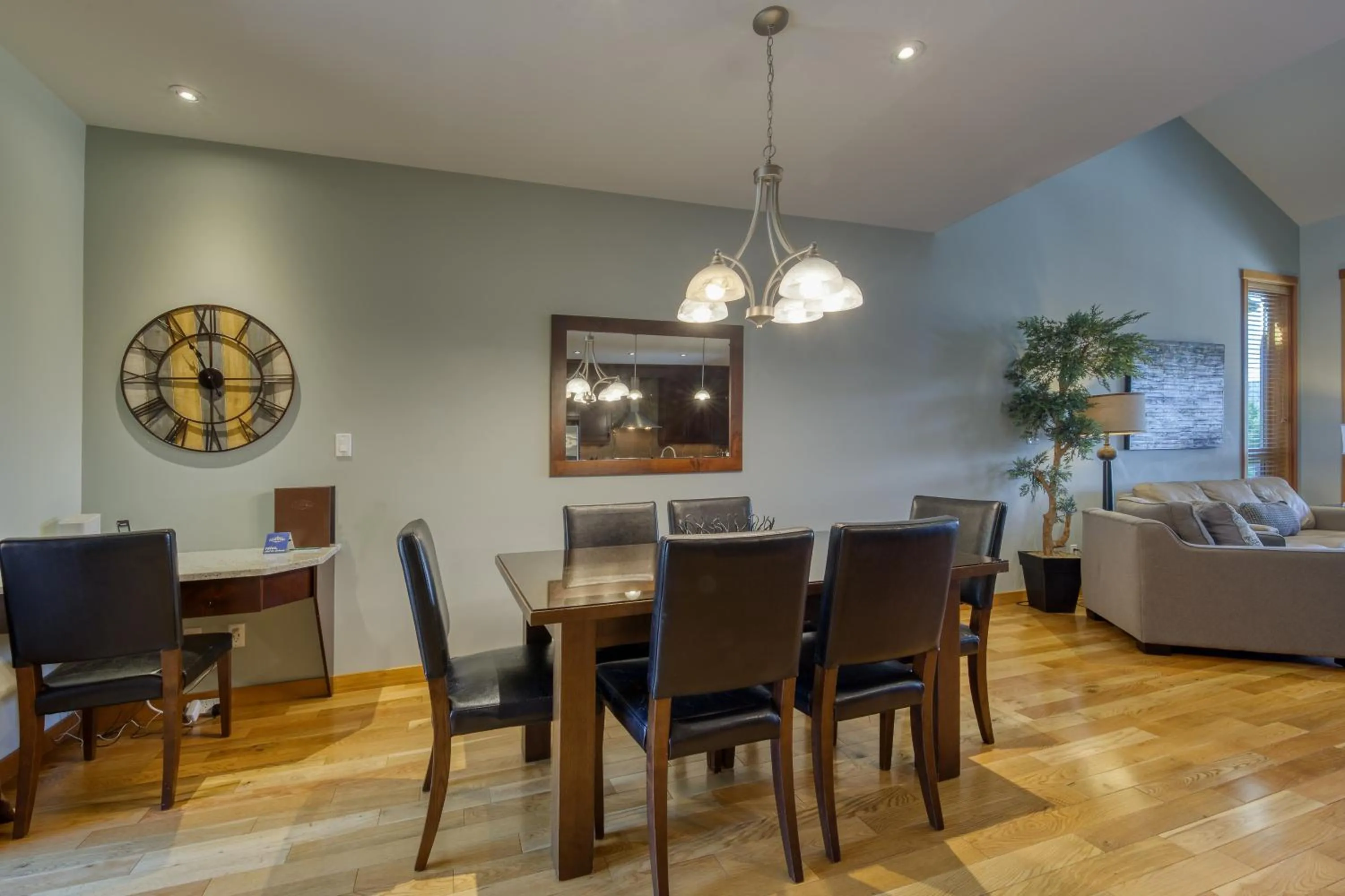 Dining area in The Residences at Fairmont Ridge