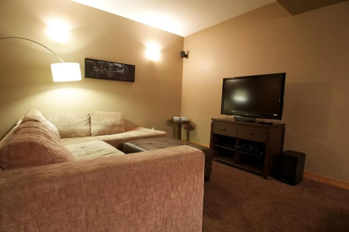 Living room, Bed in The Residences at Fairmont Ridge
