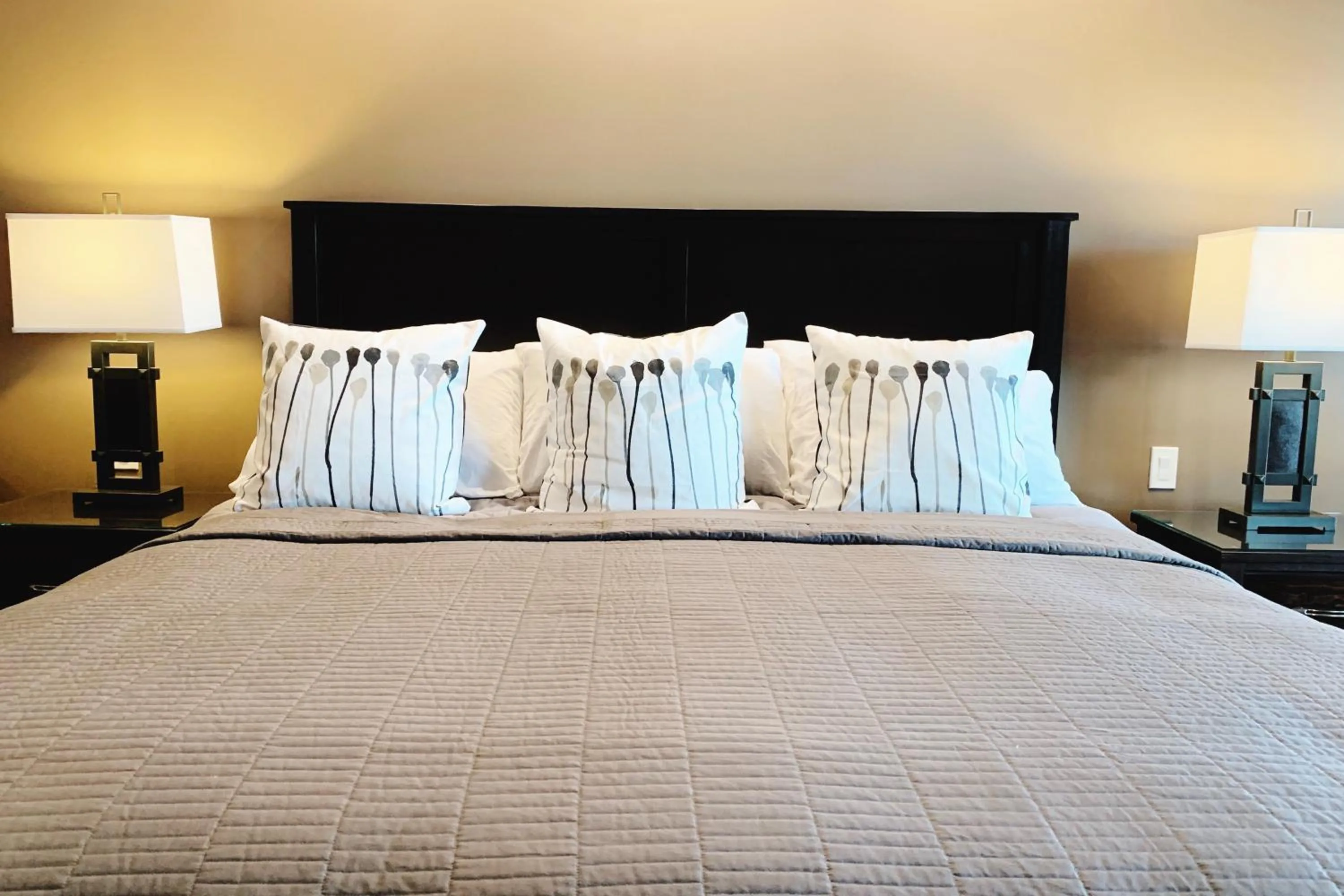 Bed in The Residences at Fairmont Ridge