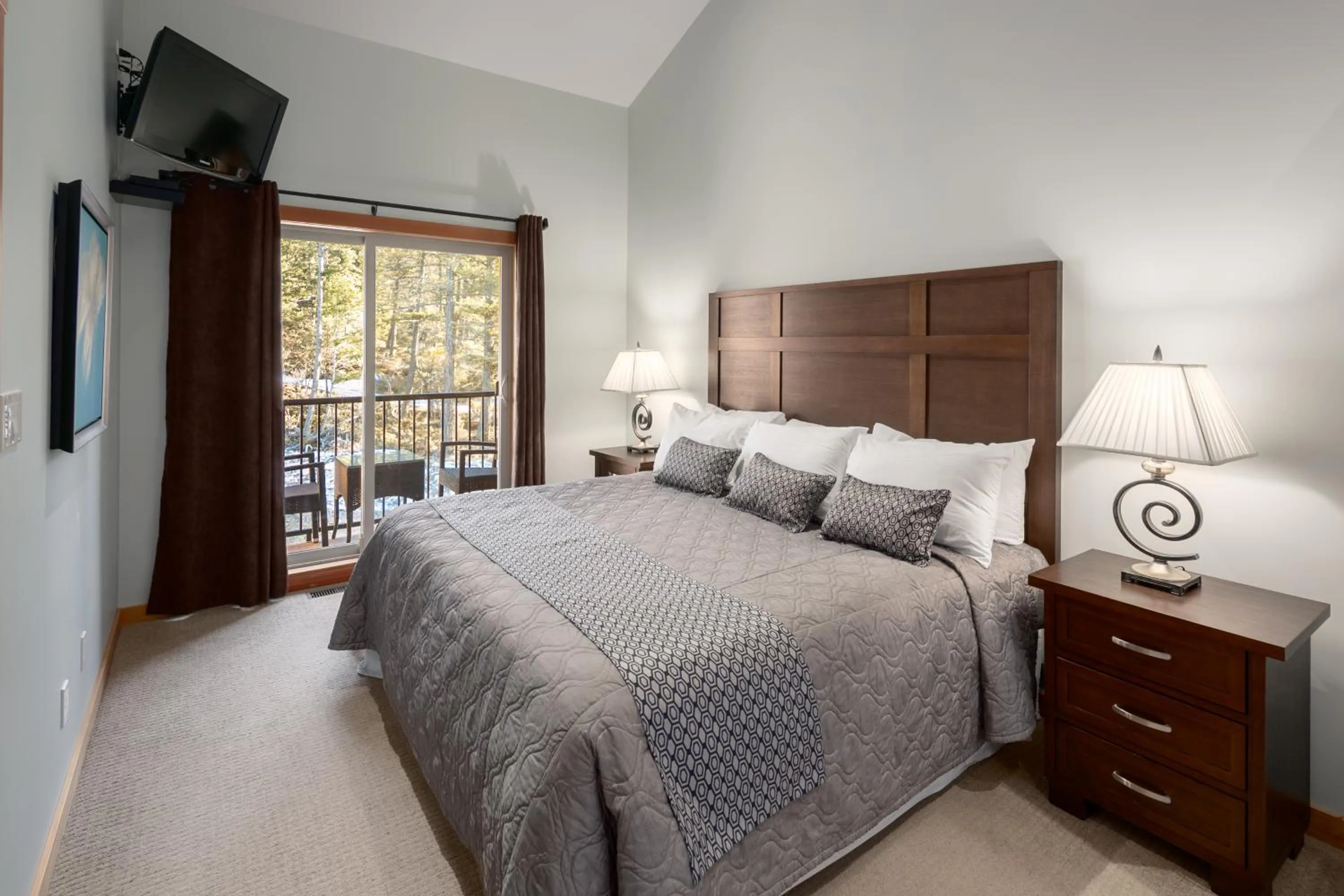 Bed in The Residences at Fairmont Ridge