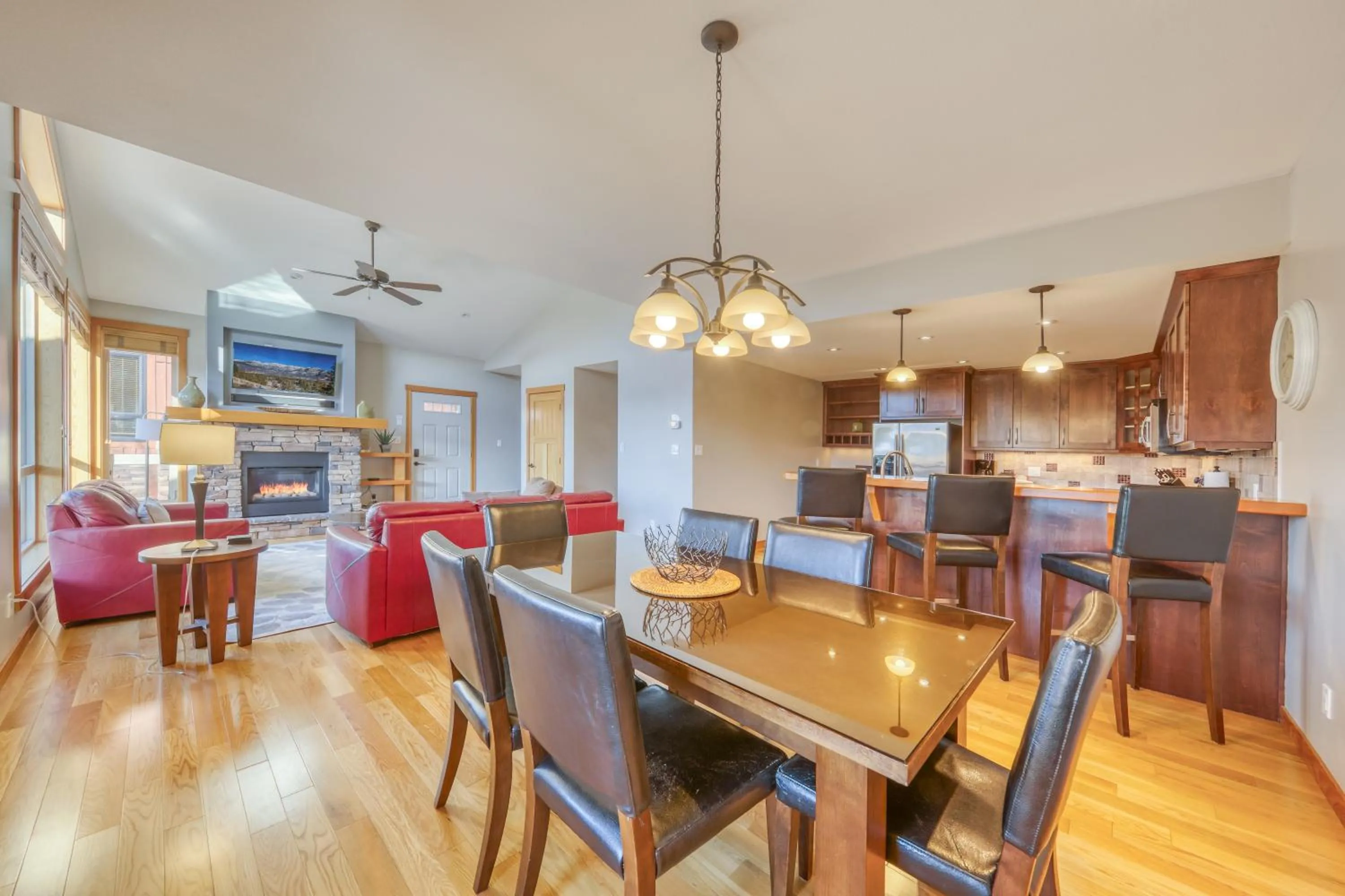 Dining area in The Residences at Fairmont Ridge
