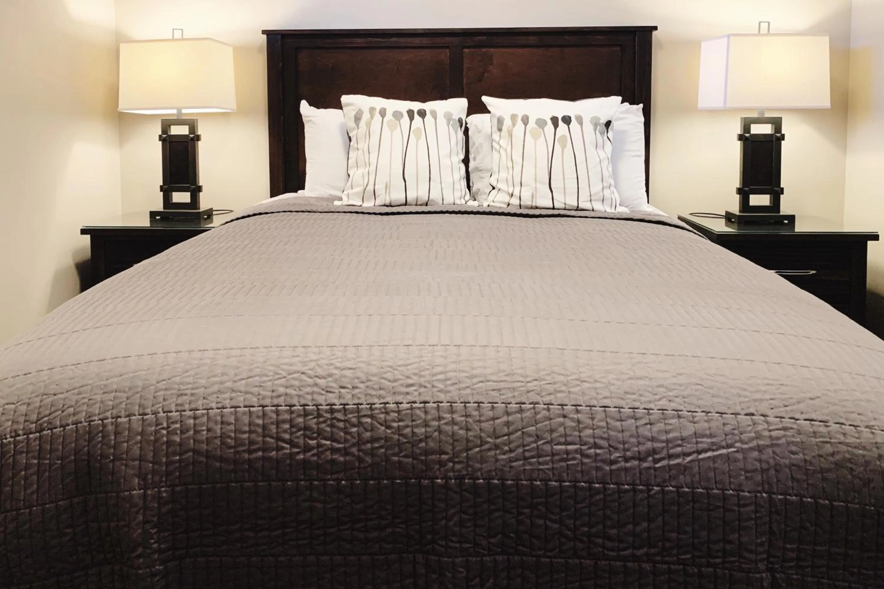 Bed in The Residences at Fairmont Ridge