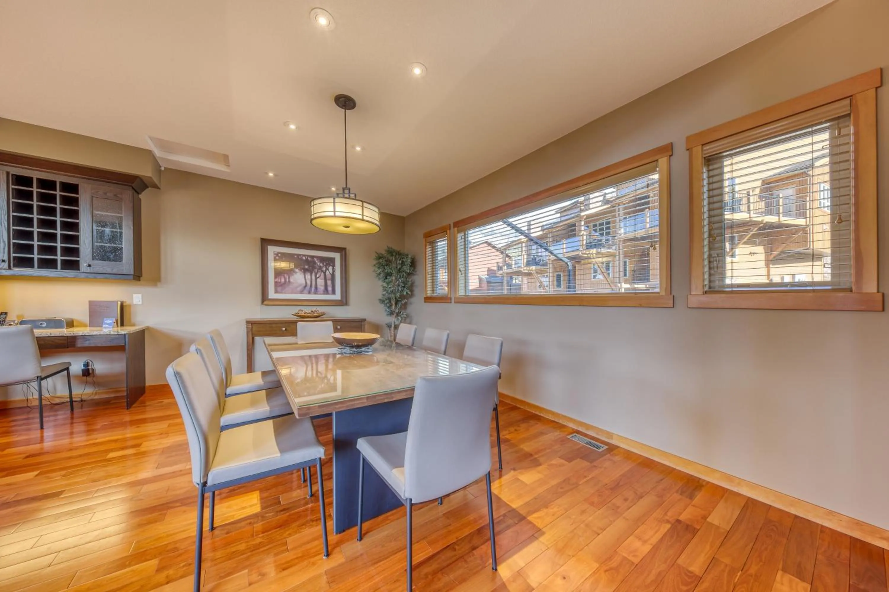 Dining area in The Residences at Fairmont Ridge