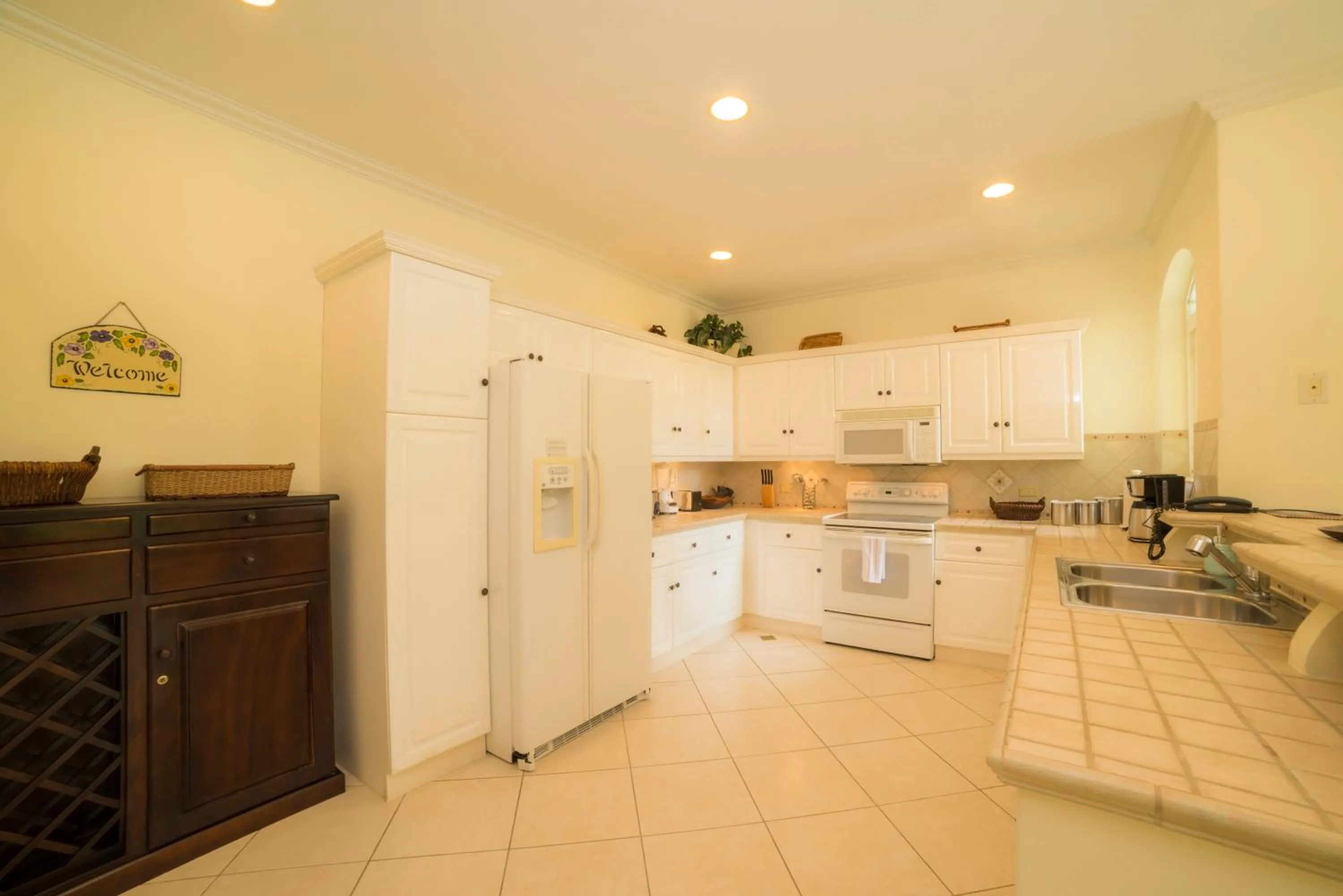 Kitchen or kitchenette in Stay In CR Los Sueños Condos