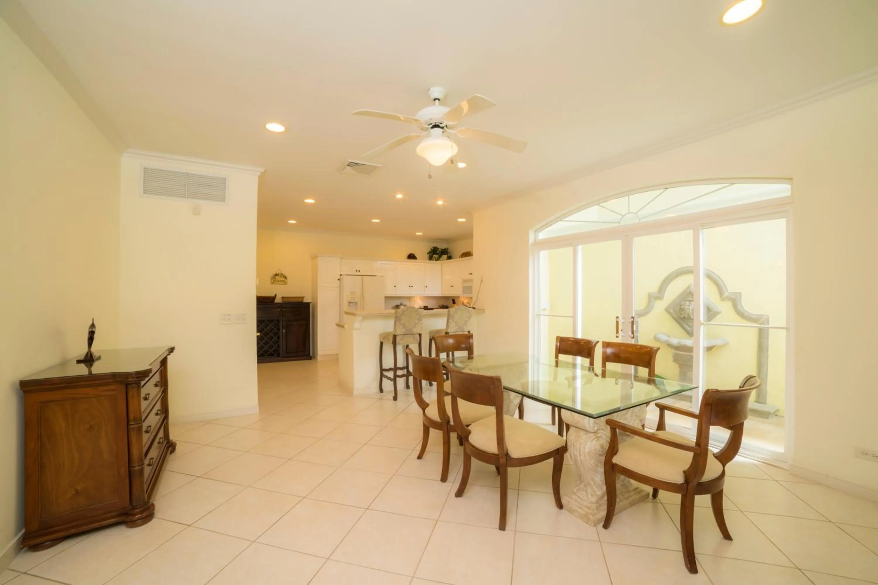 Dining area in Stay In CR Los Sueños Condos