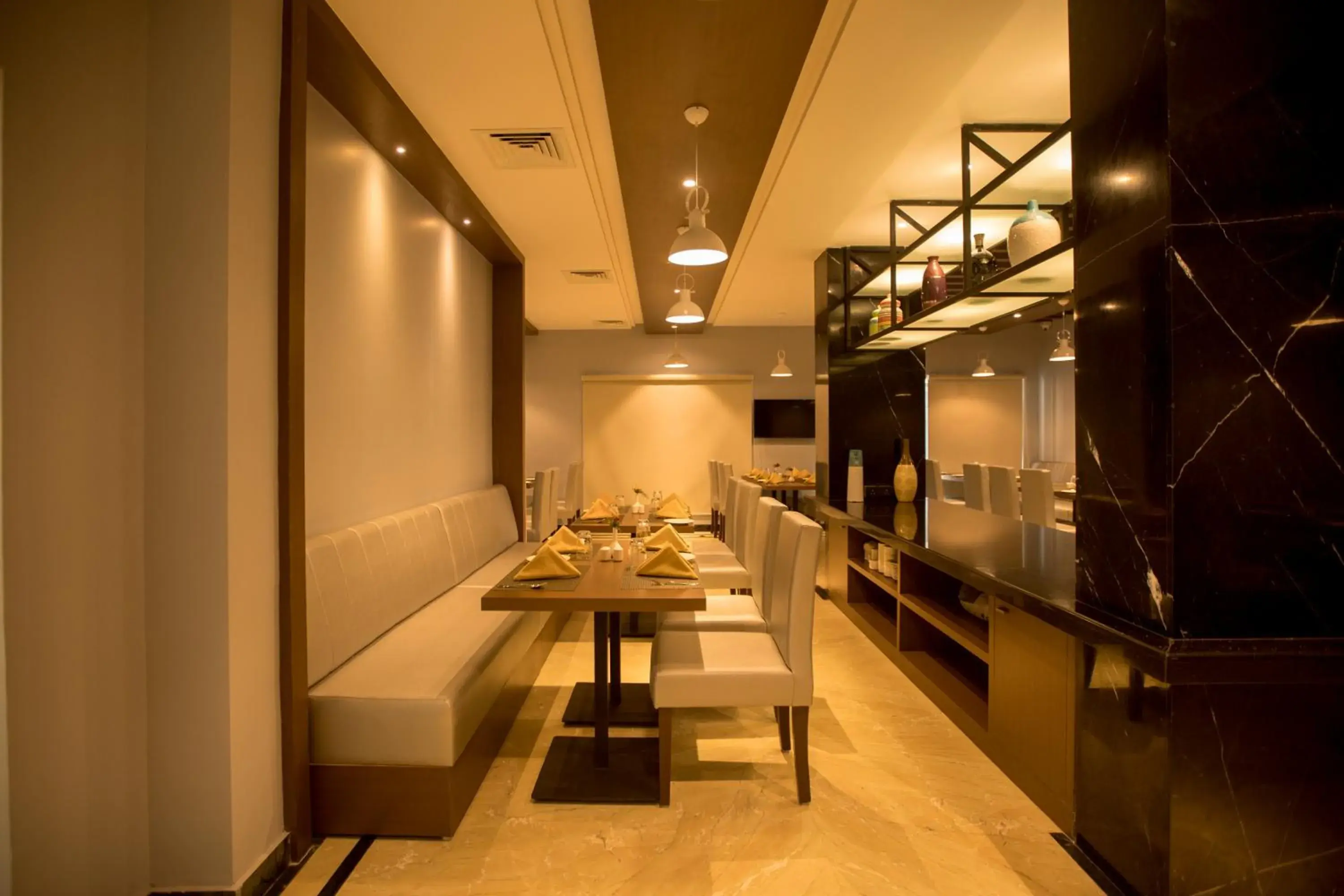 Restaurant/places to eat in S Hotels Chennai Restaurant/places to eat in S Hotels Chennai
