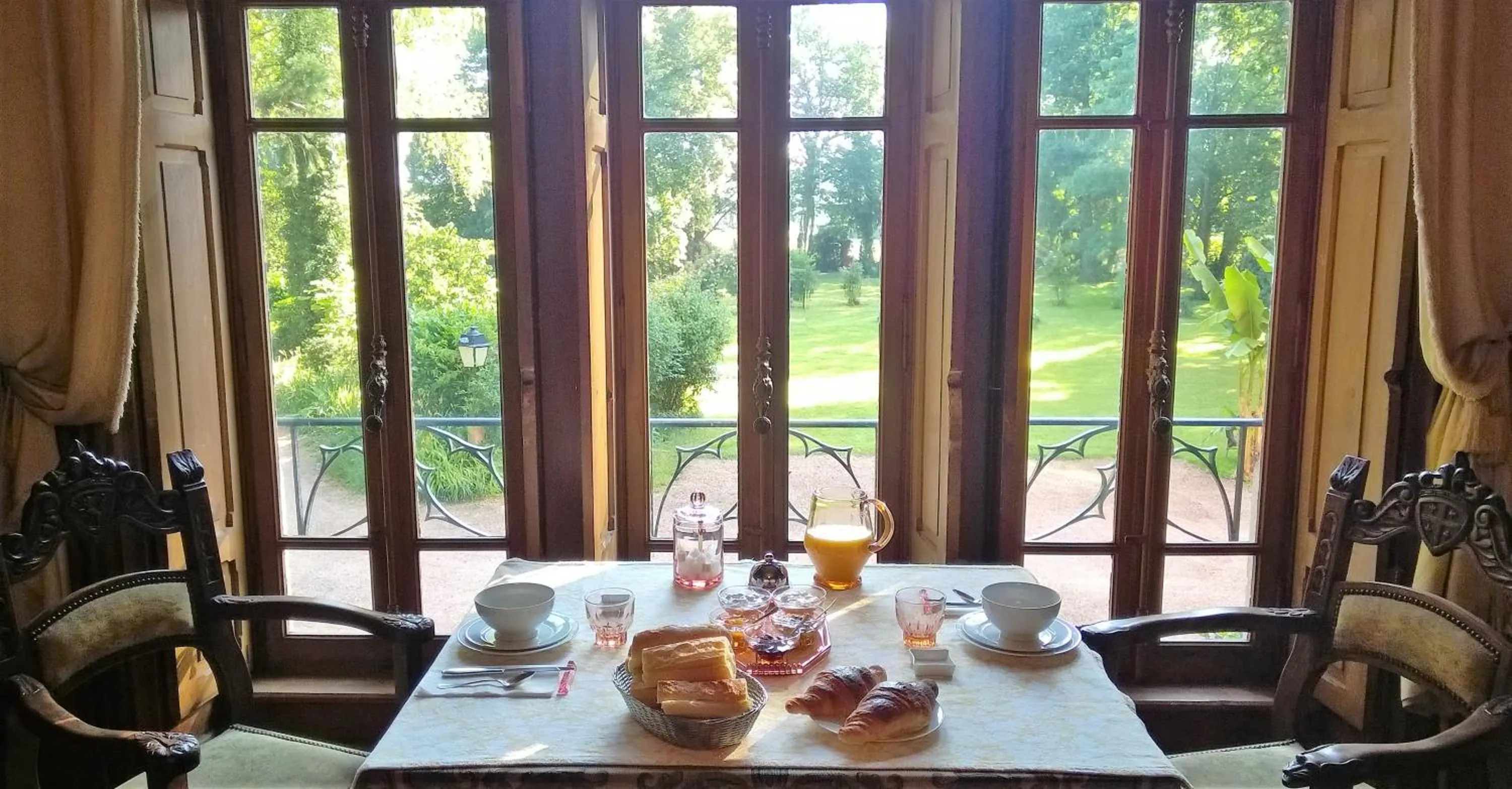 Dining area in Château de la Vernède, la Grande Vernède