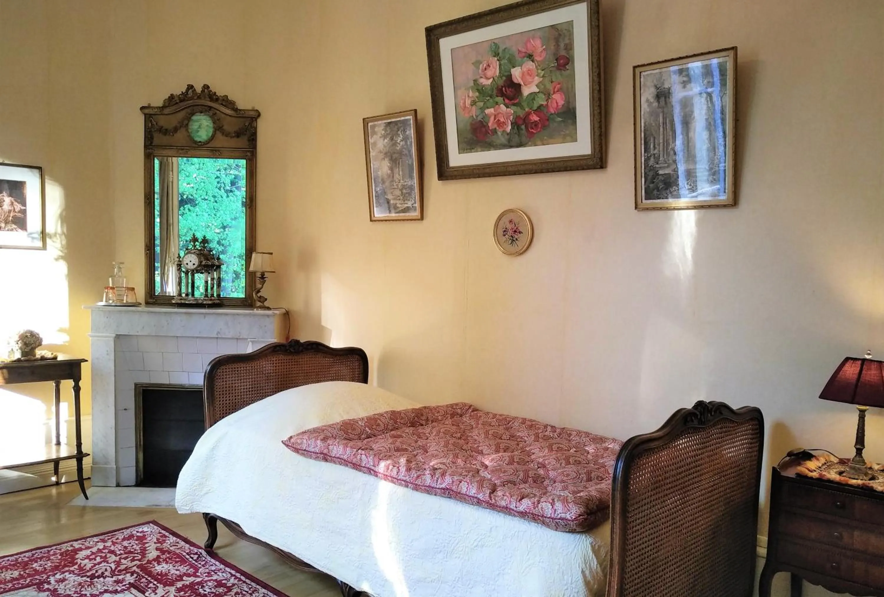 Photo of the whole room in Château de la Vernède, la Grande Vernède