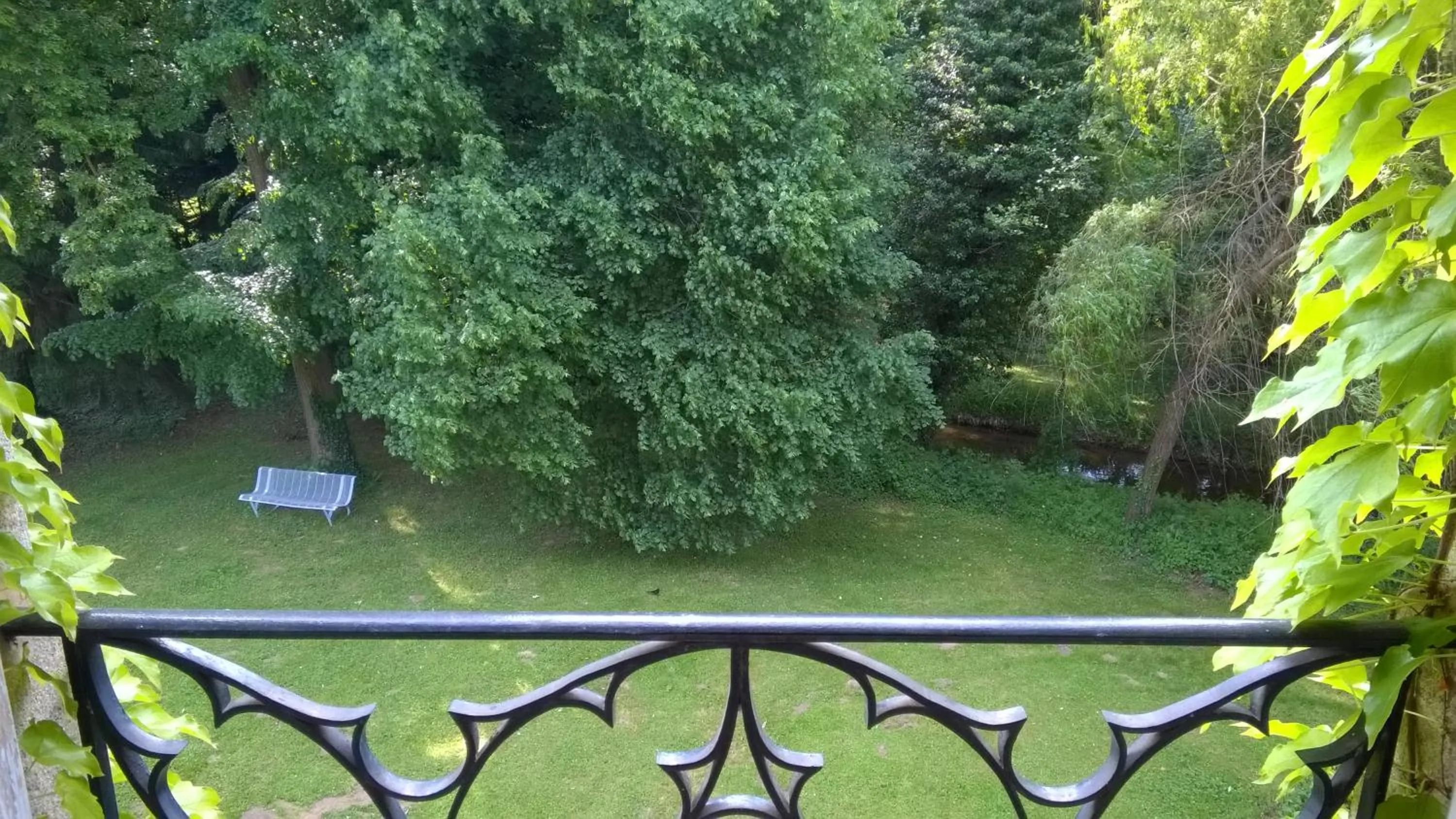Garden view in Château de la Vernède, la Grande Vernède