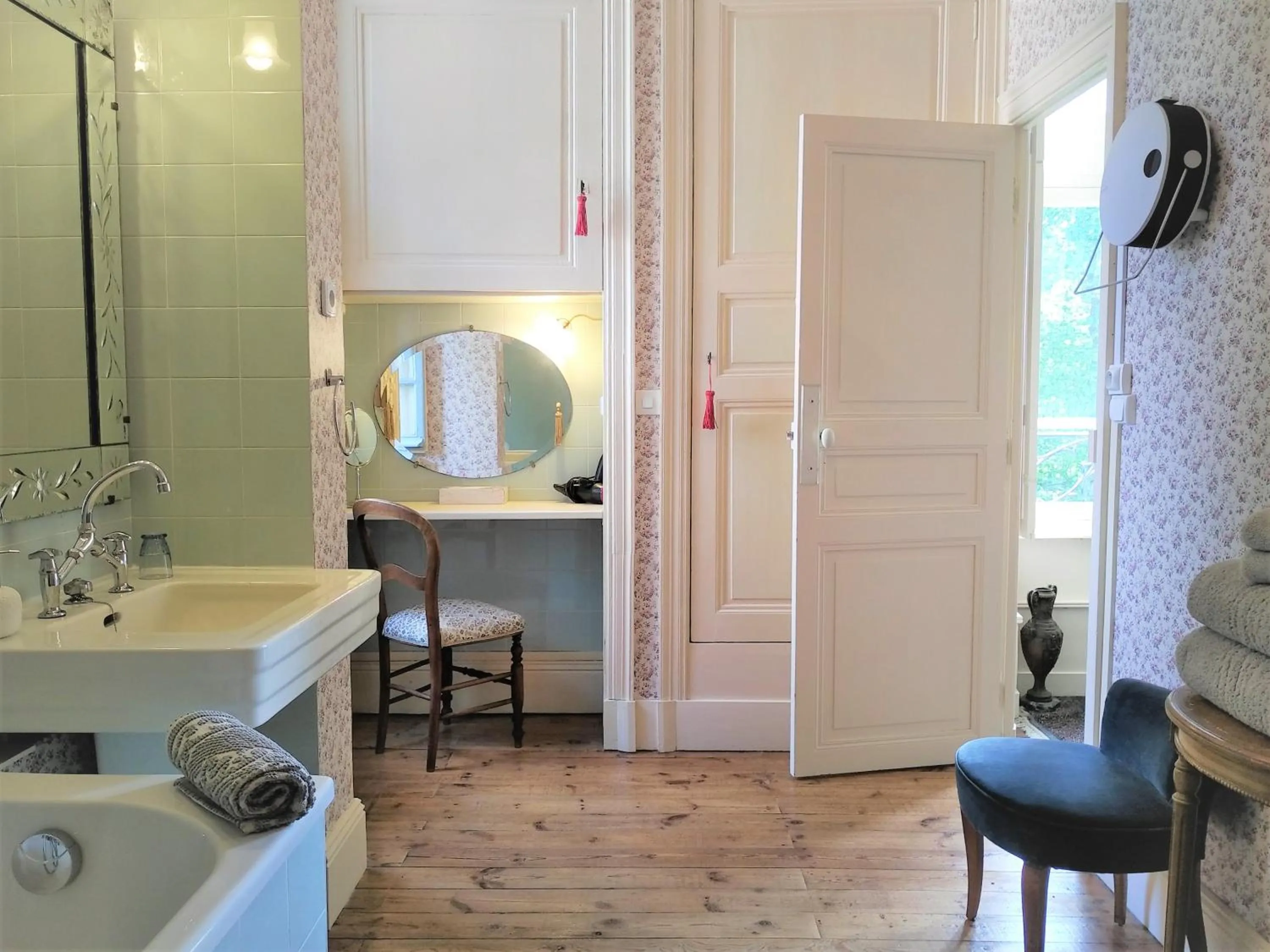 Bathroom in Château de la Vernède, la Grande Vernède