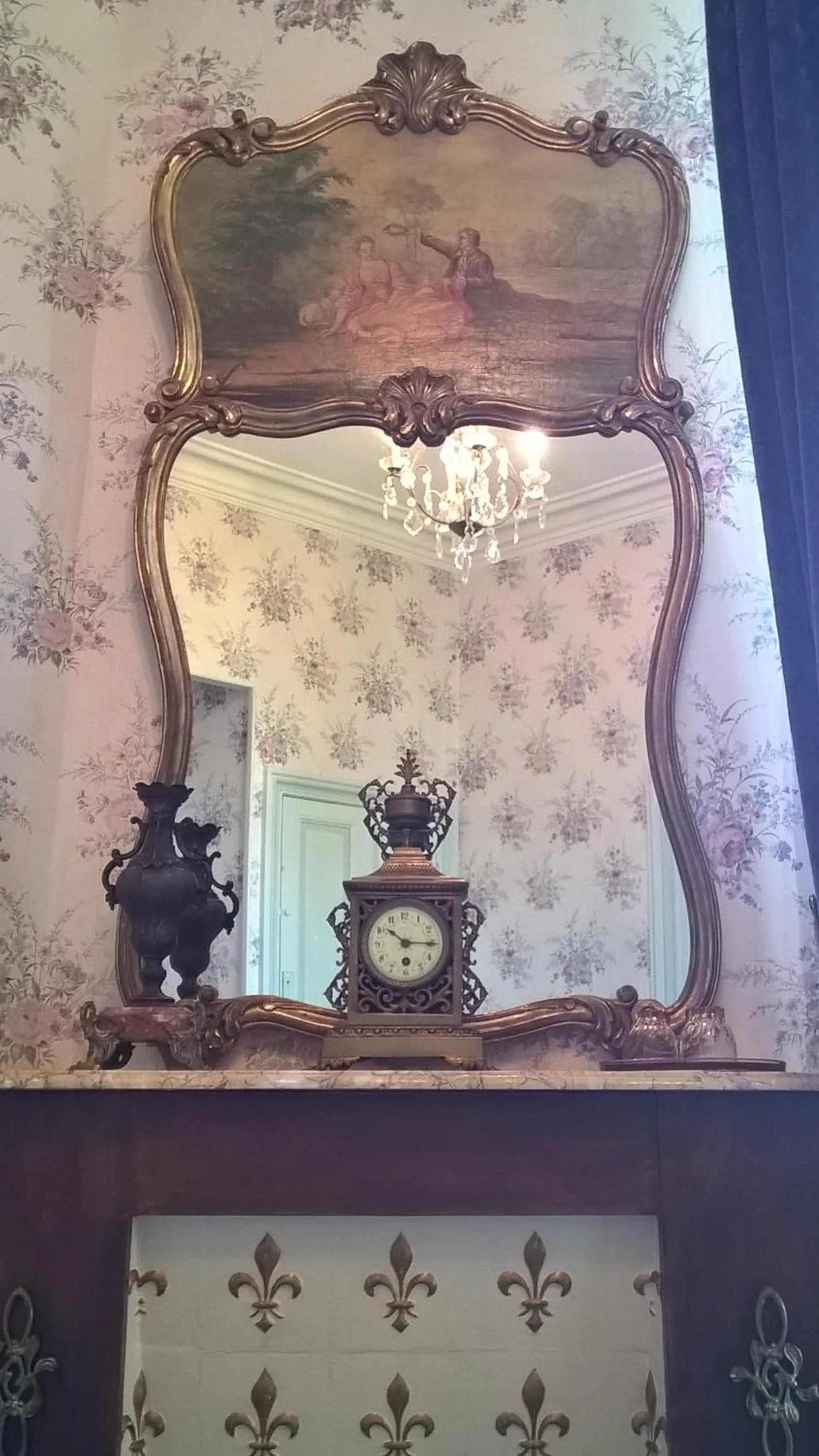 Decorative detail in Château de la Vernède, la Grande Vernède