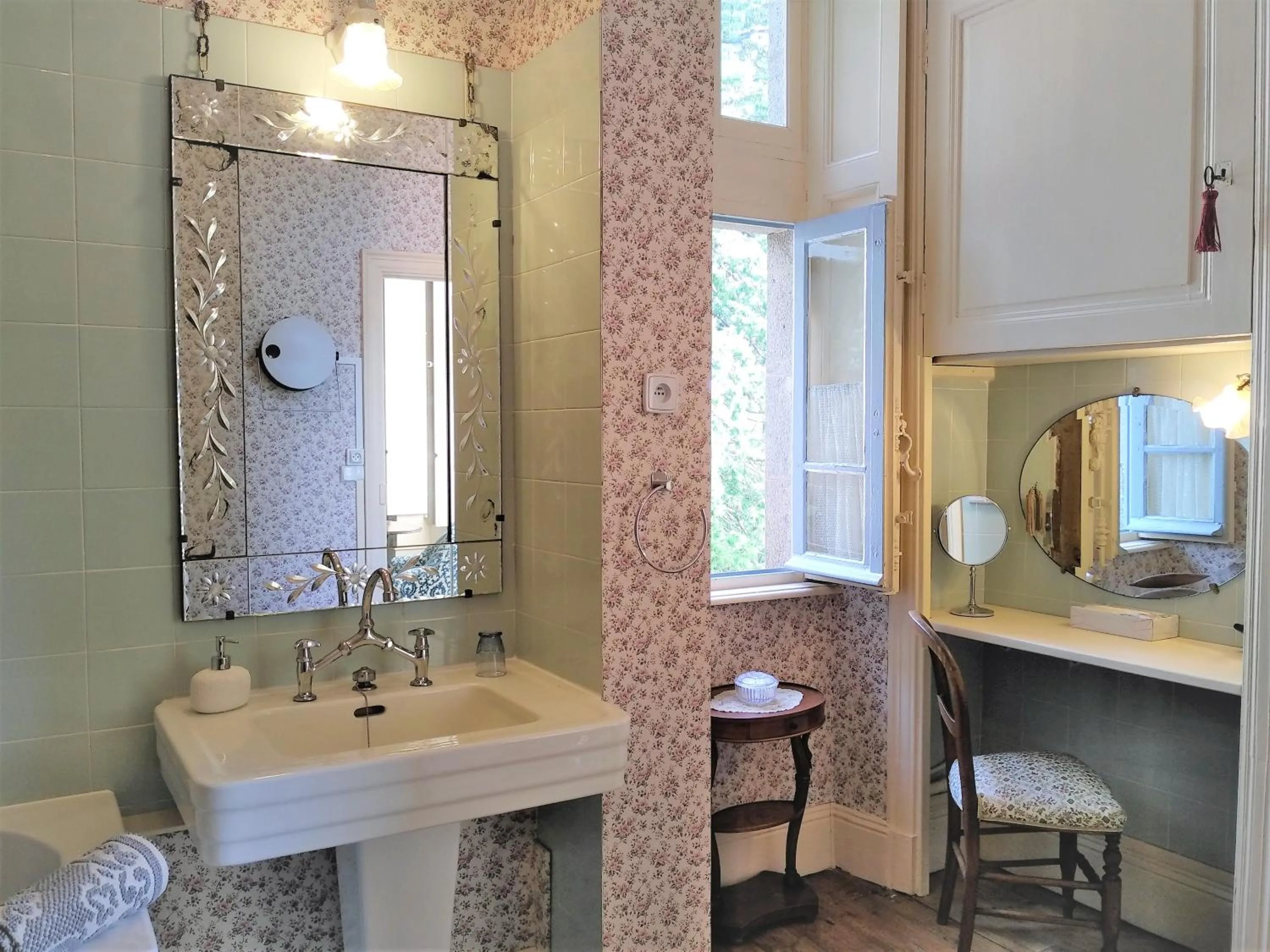 Bathroom in Château de la Vernède, la Grande Vernède