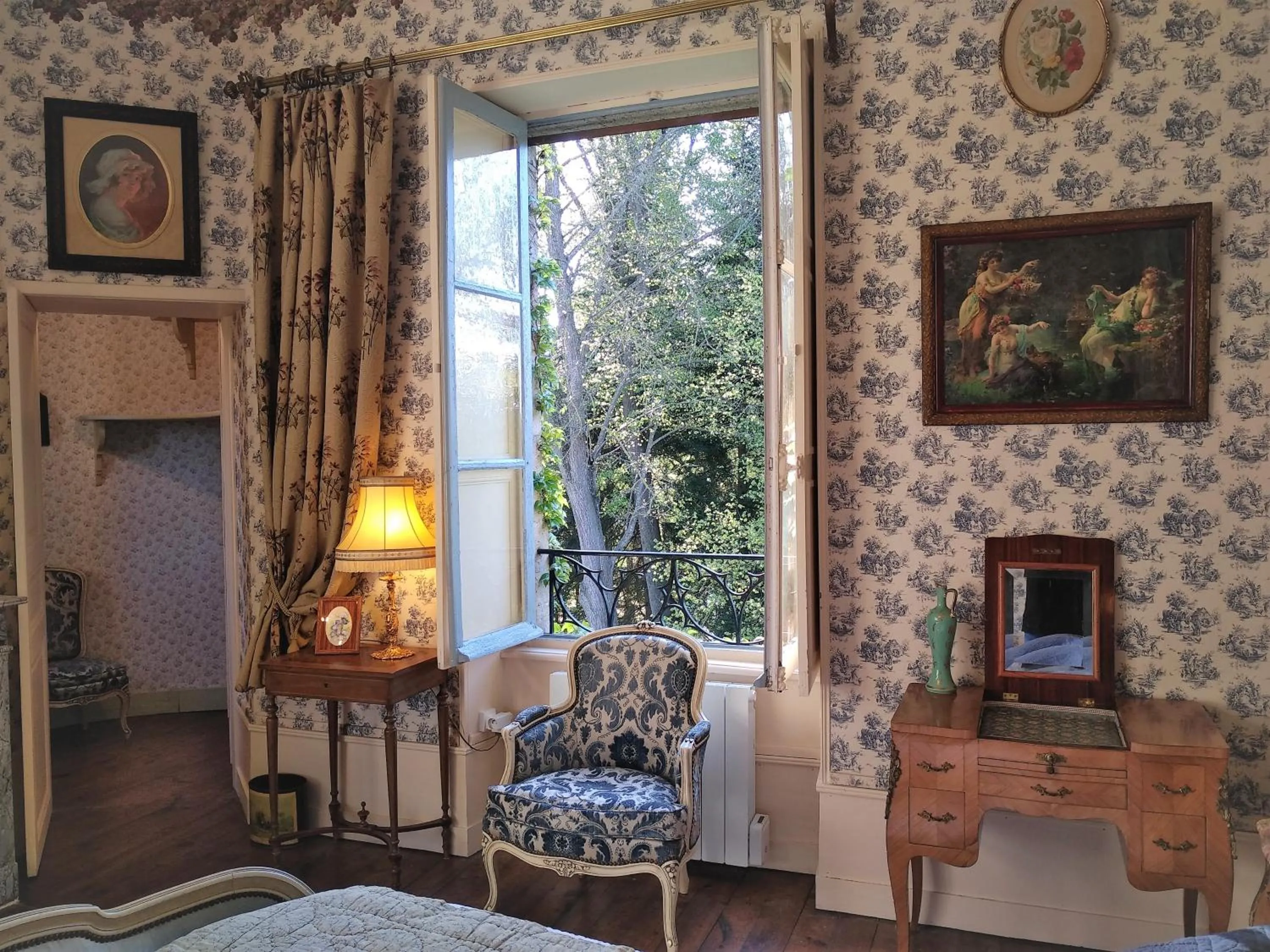 Bedroom in Château de la Vernède, la Grande Vernède