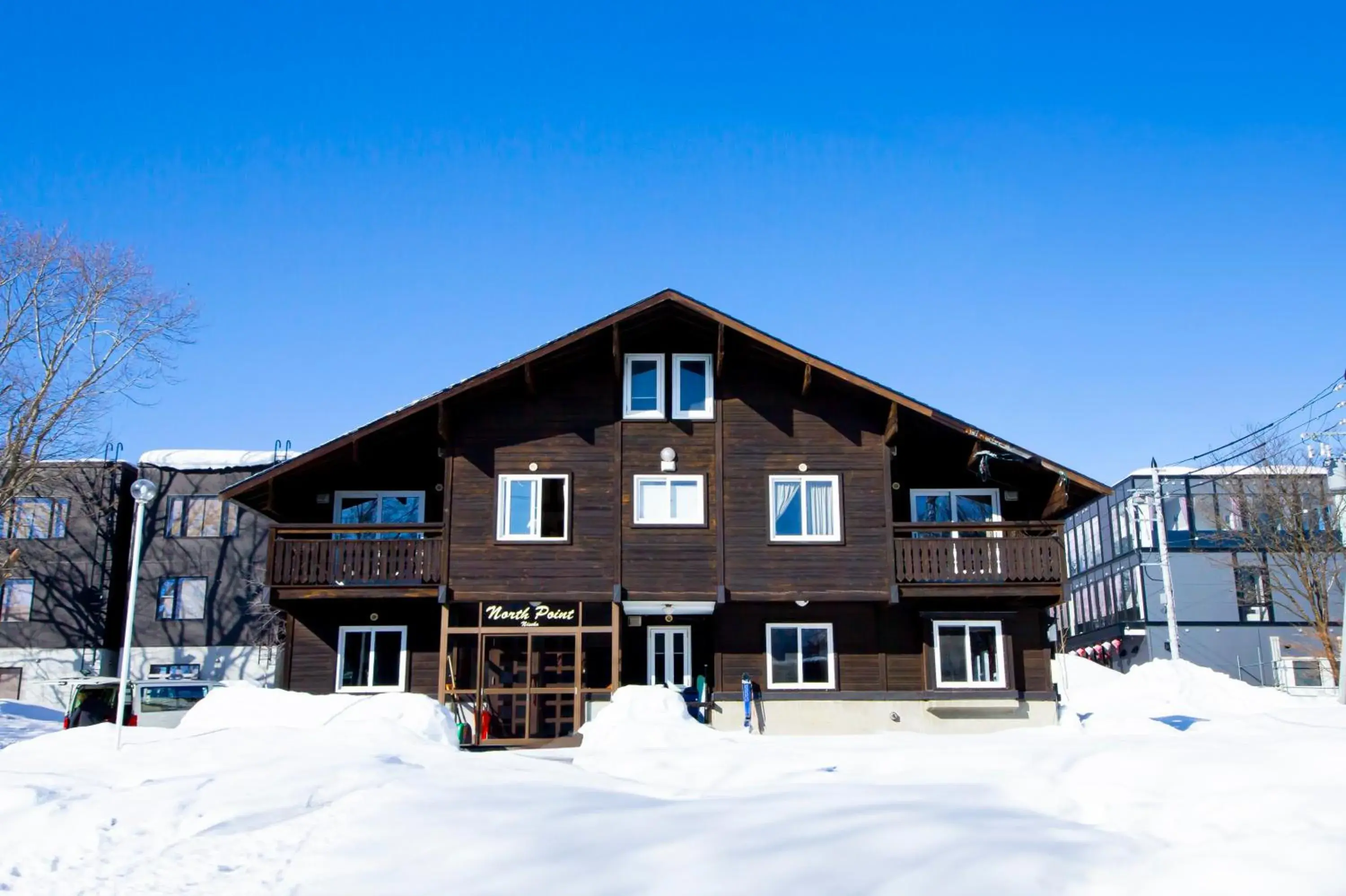 Eight-Bedroom House in North Point Eight-Bedroom House in North Point