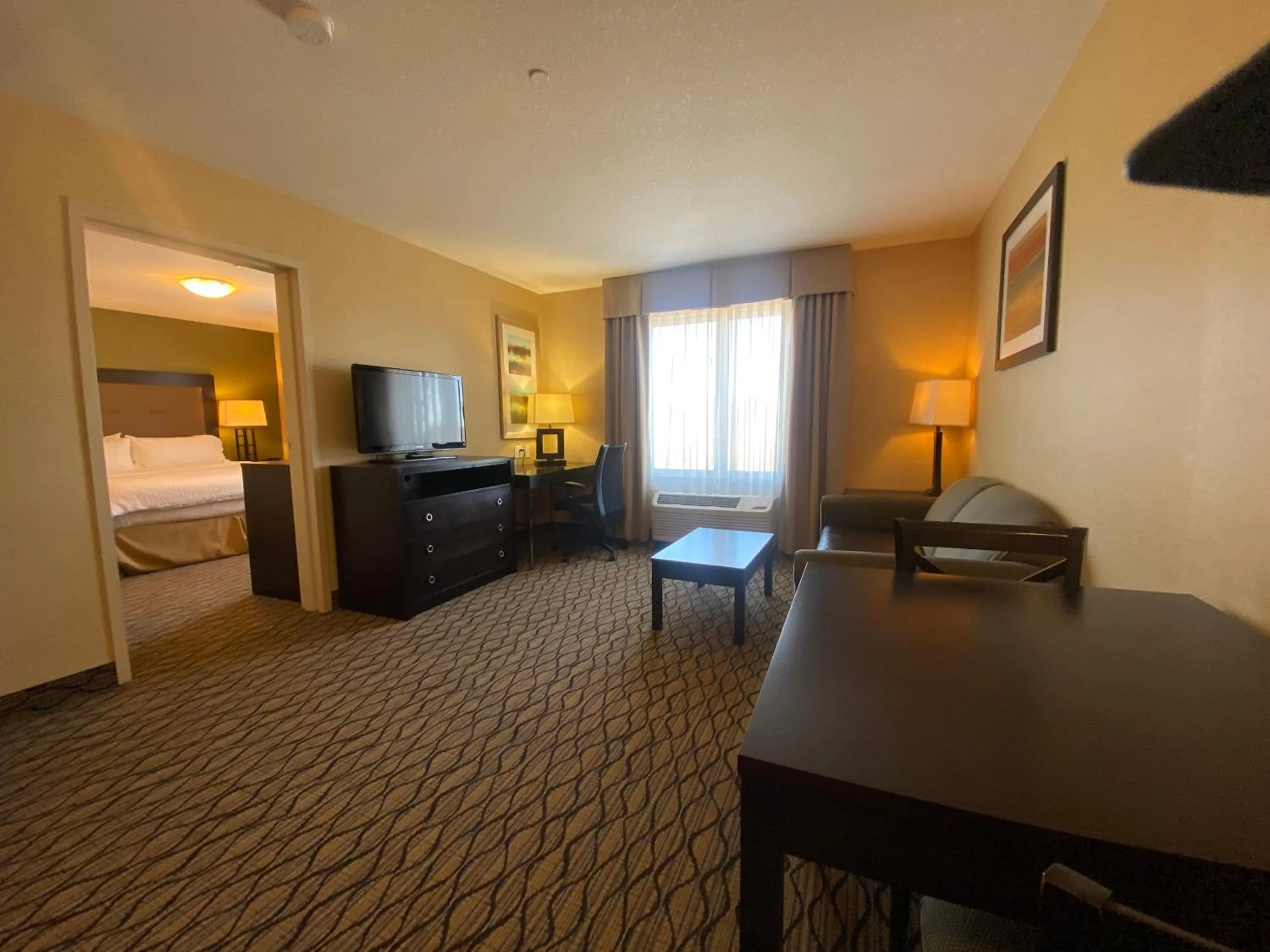 TV and multimedia, Bed in Wingate by Wyndham Fort Saskatchewan