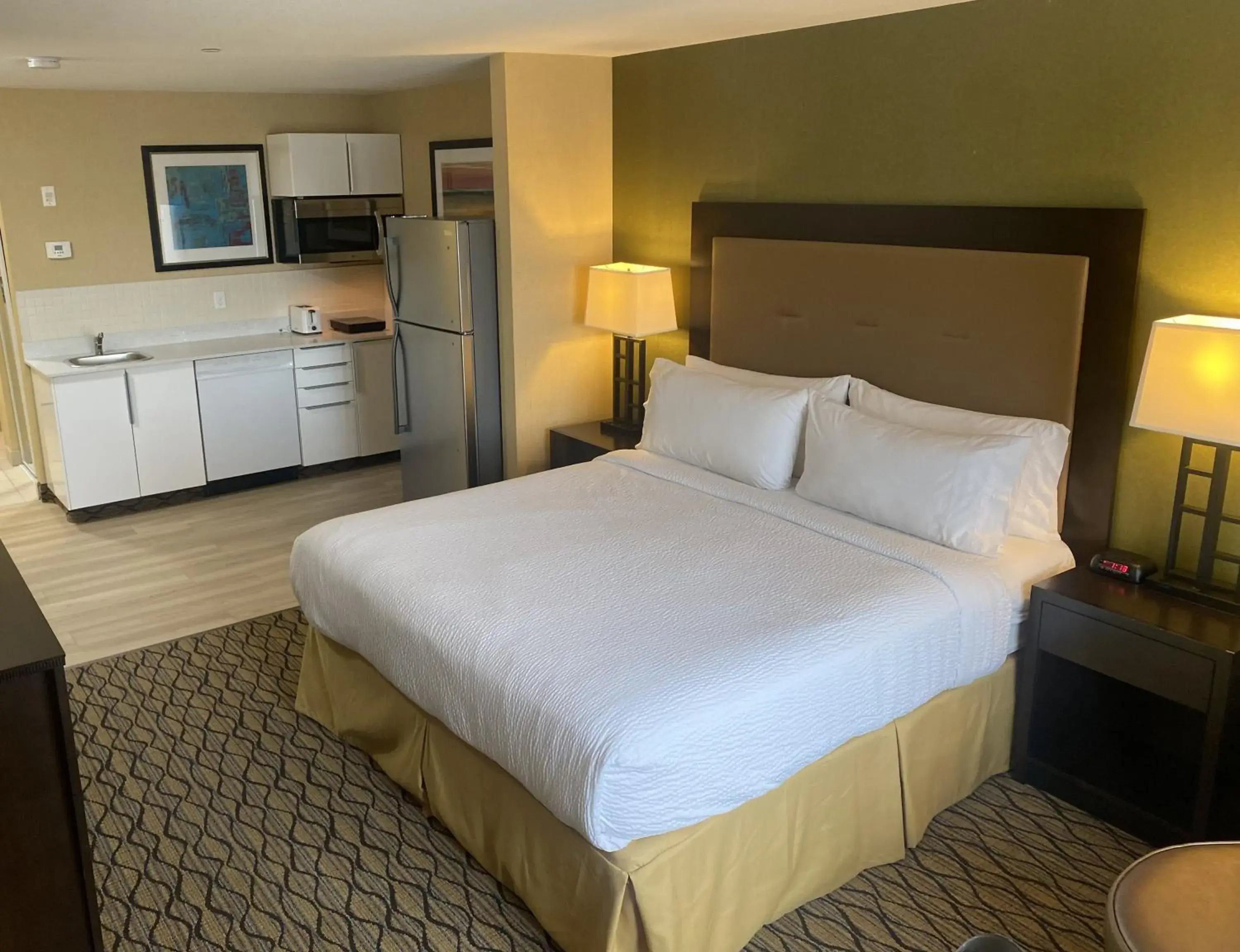 King Suite with Kitchen - Non-Smoking in Wingate by Wyndham Fort Saskatchewan King Suite with Kitchen - Non-Smoking in Wingate by Wyndham Fort Saskatchewan