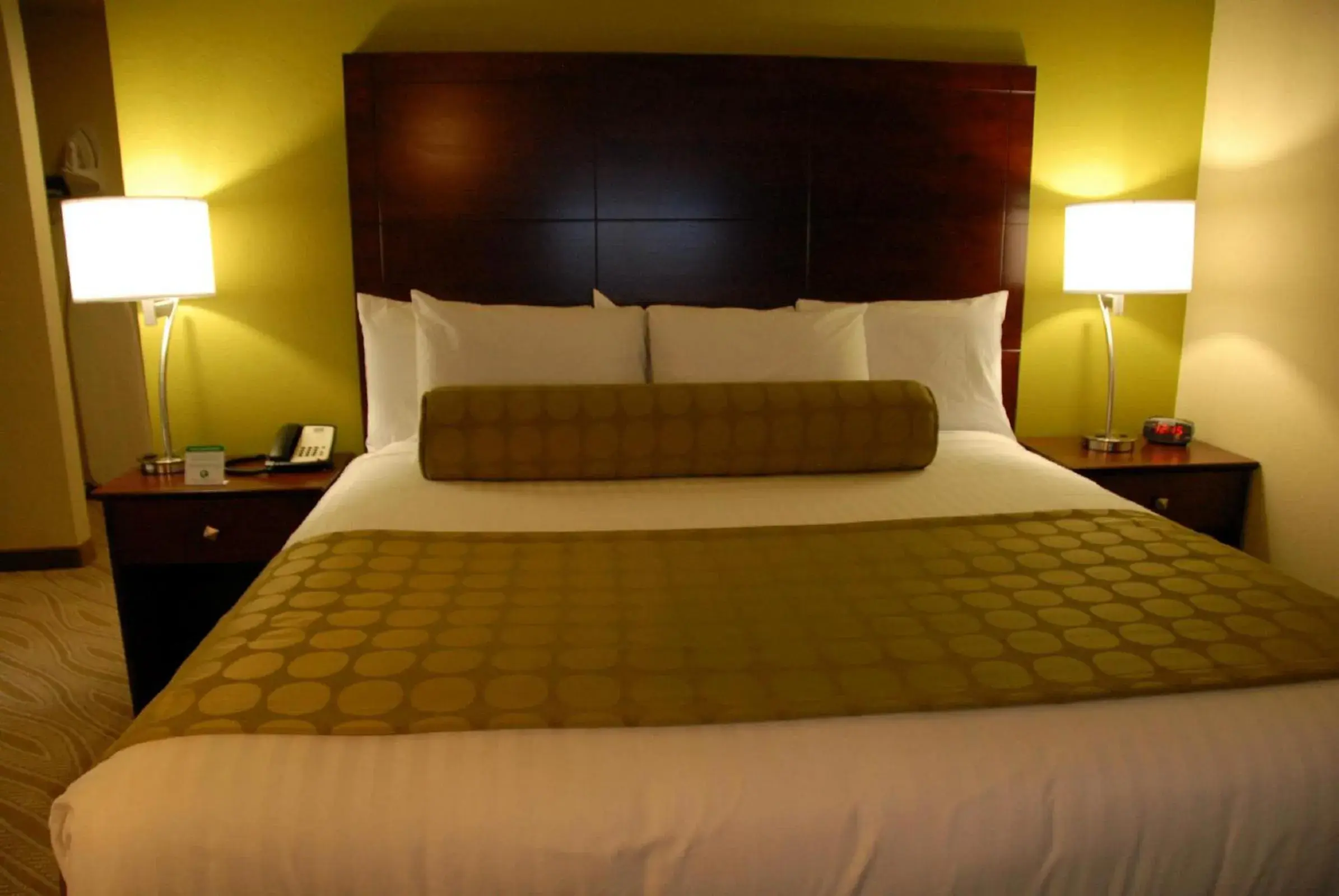 Bed in Cobblestone Inn & Suites - Marquette Bed in Cobblestone Inn & Suites - Marquette