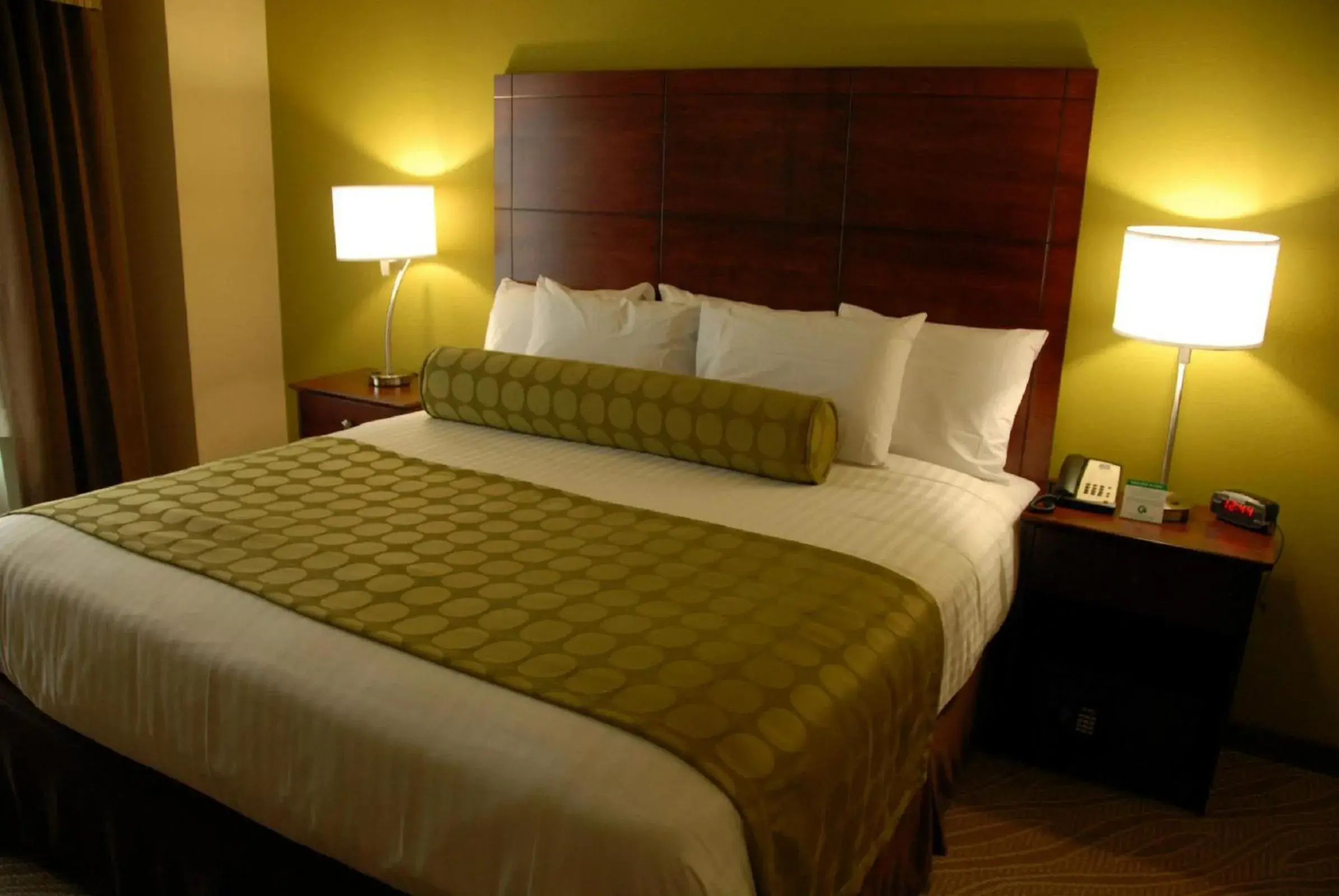 Bed in Cobblestone Inn & Suites - Marquette Bed in Cobblestone Inn & Suites - Marquette