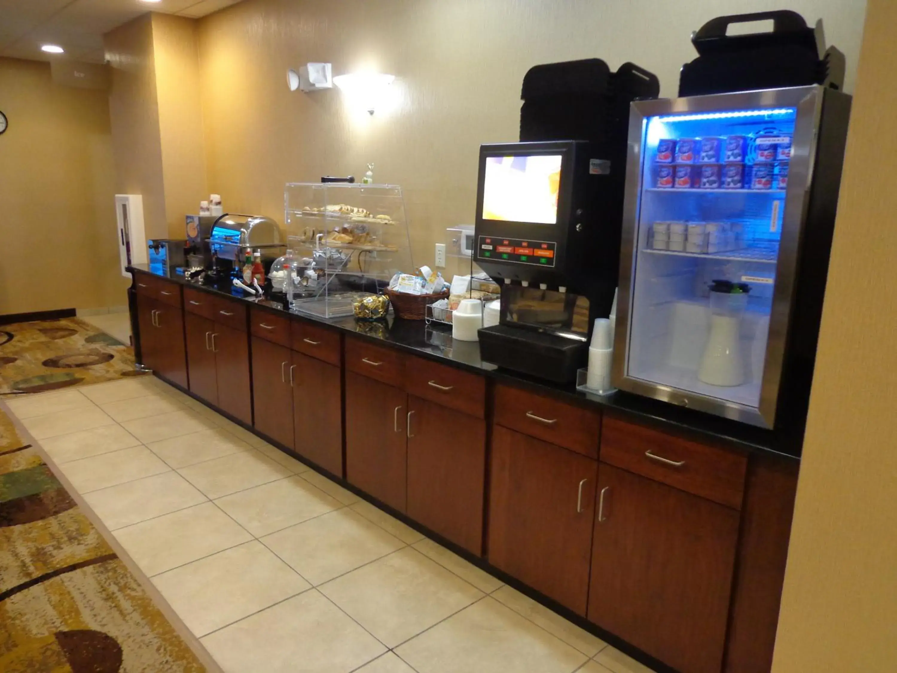 Continental breakfast in Cobblestone Inn & Suites - Marquette Continental breakfast in Cobblestone Inn & Suites - Marquette