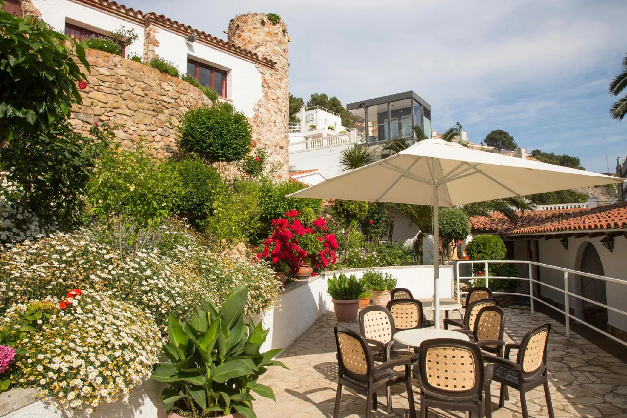 Patio in Hotel - Bungalows Don Juan Tossa