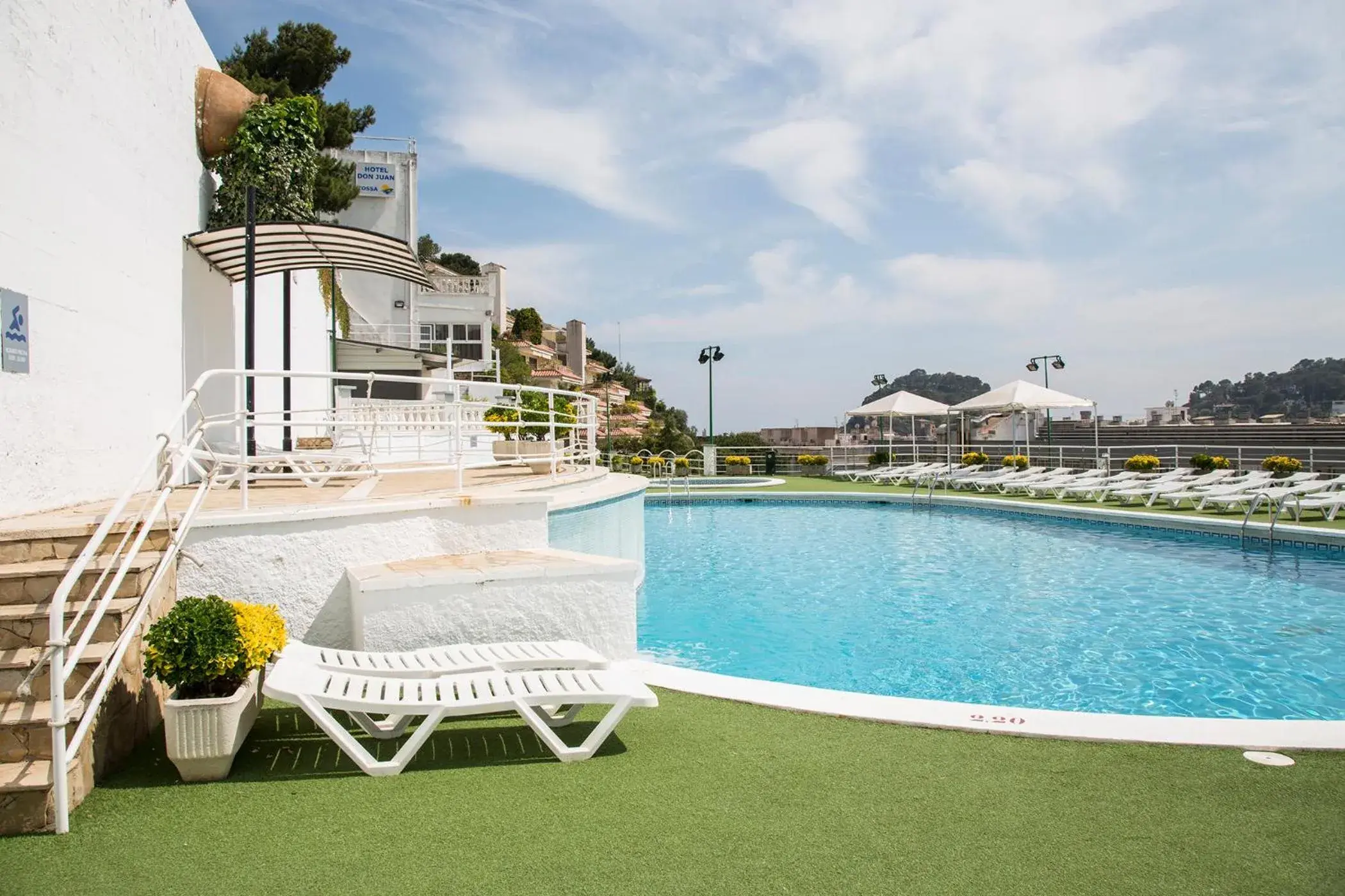 Swimming pool in Hotel - Bungalows Don Juan Tossa Swimming pool in Hotel - Bungalows Don Juan Tossa