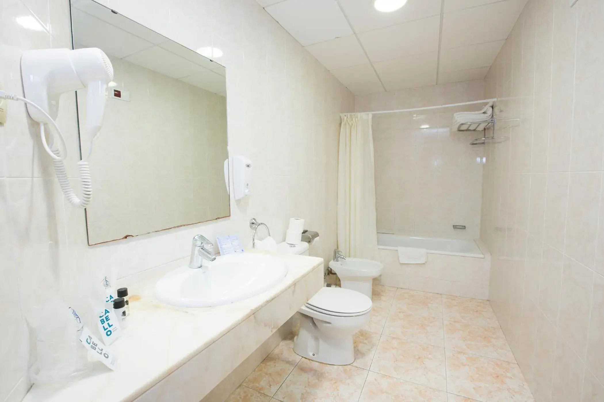 Bathroom in Hotel - Bungalows Don Juan Tossa Bathroom in Hotel - Bungalows Don Juan Tossa