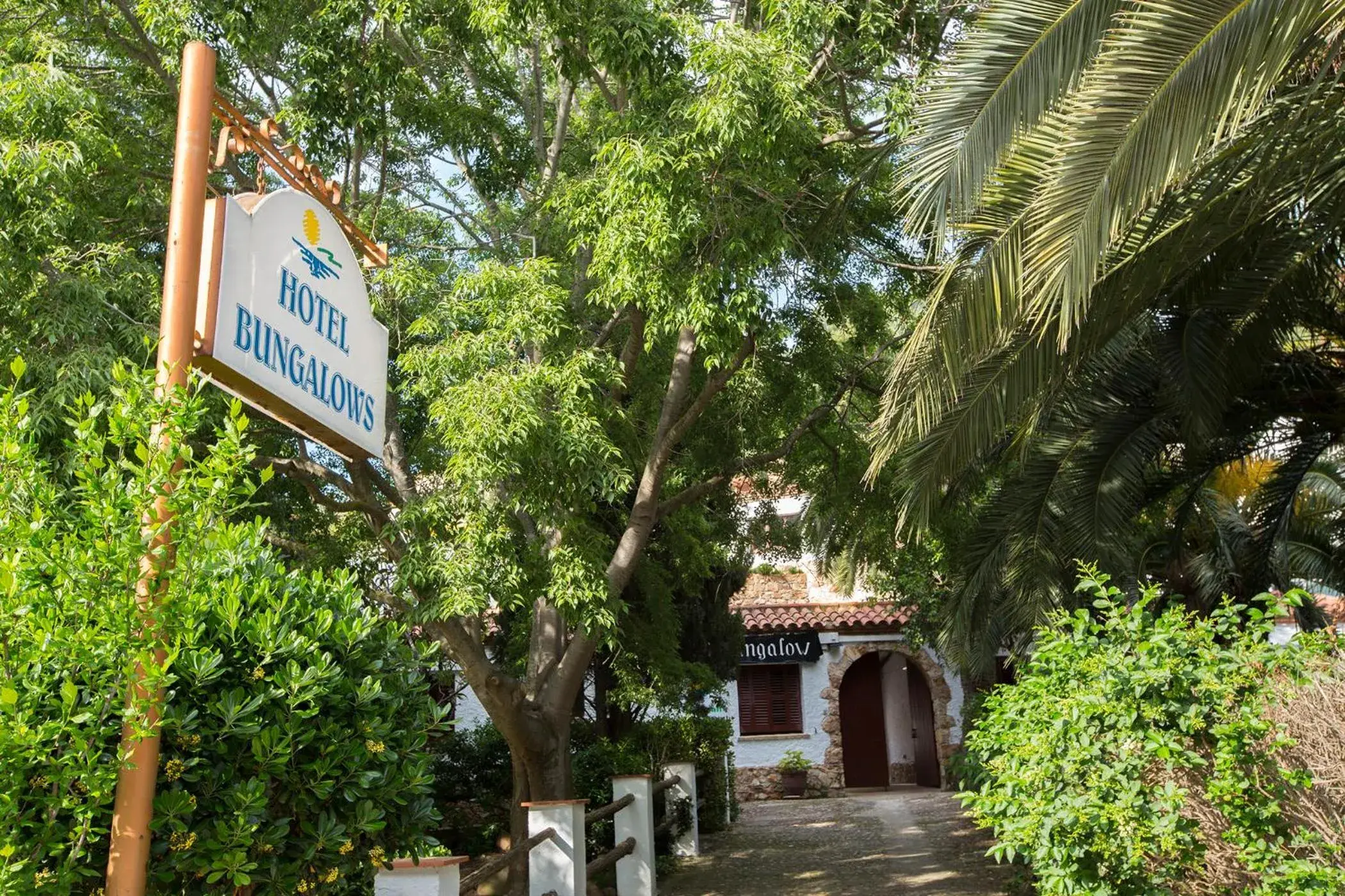 Property building in Hotel - Bungalows Don Juan Tossa Property building in Hotel - Bungalows Don Juan Tossa