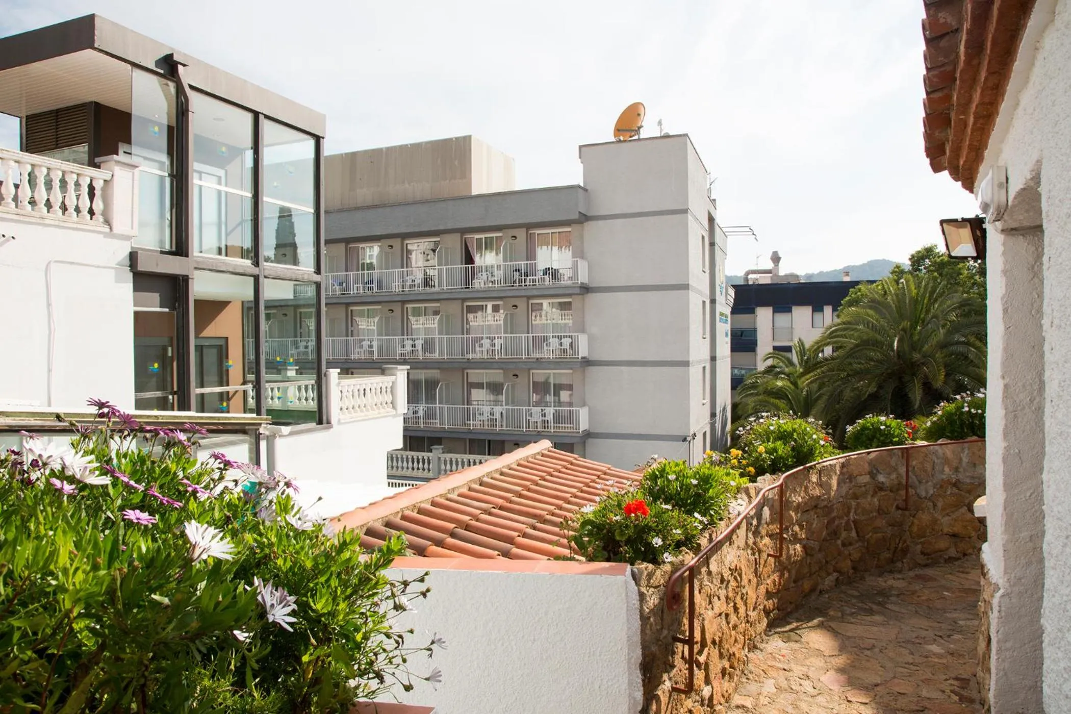 Neighbourhood in Hotel - Bungalows Don Juan Tossa