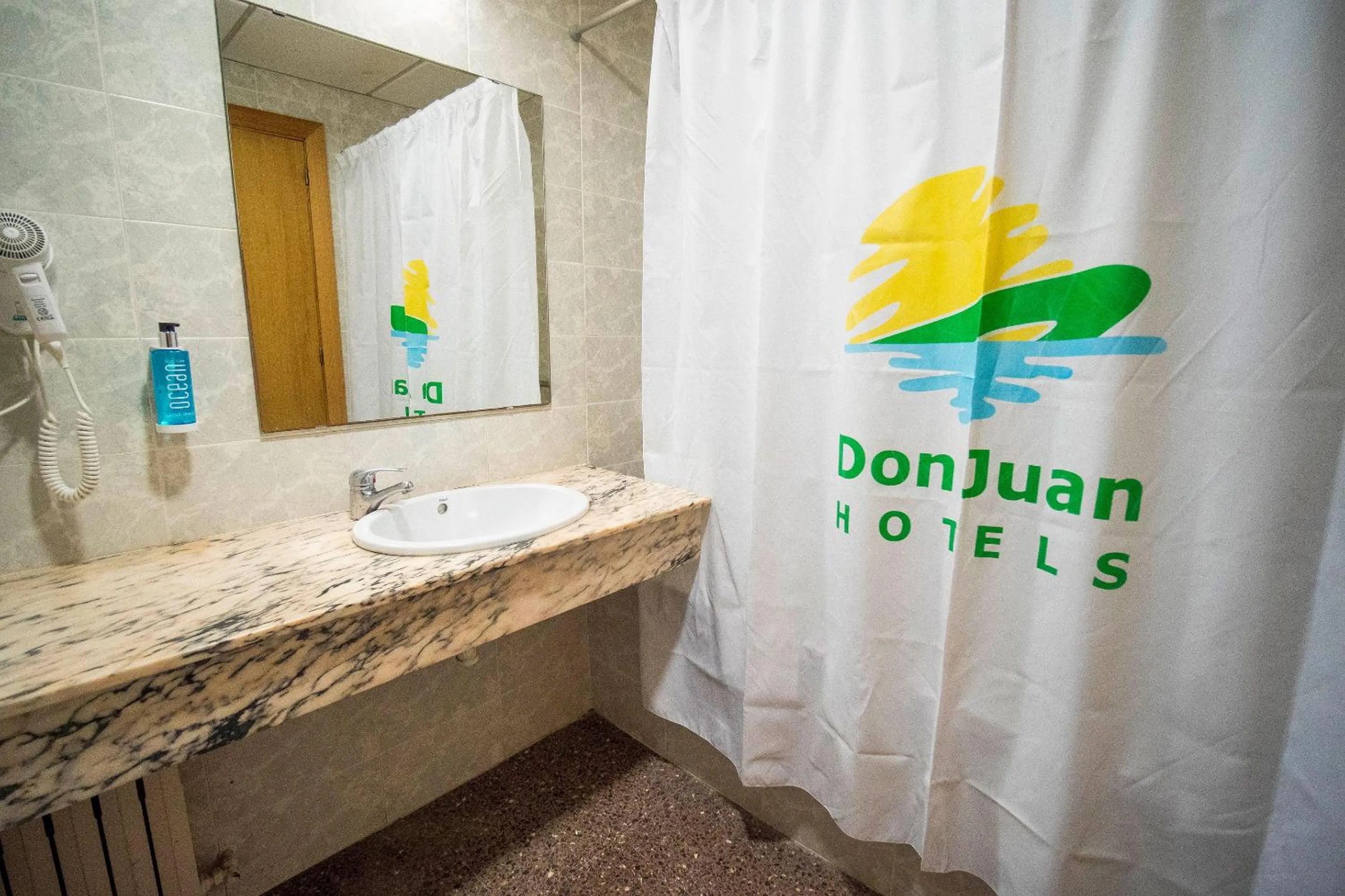 Bathroom in Hotel - Bungalows Don Juan Tossa