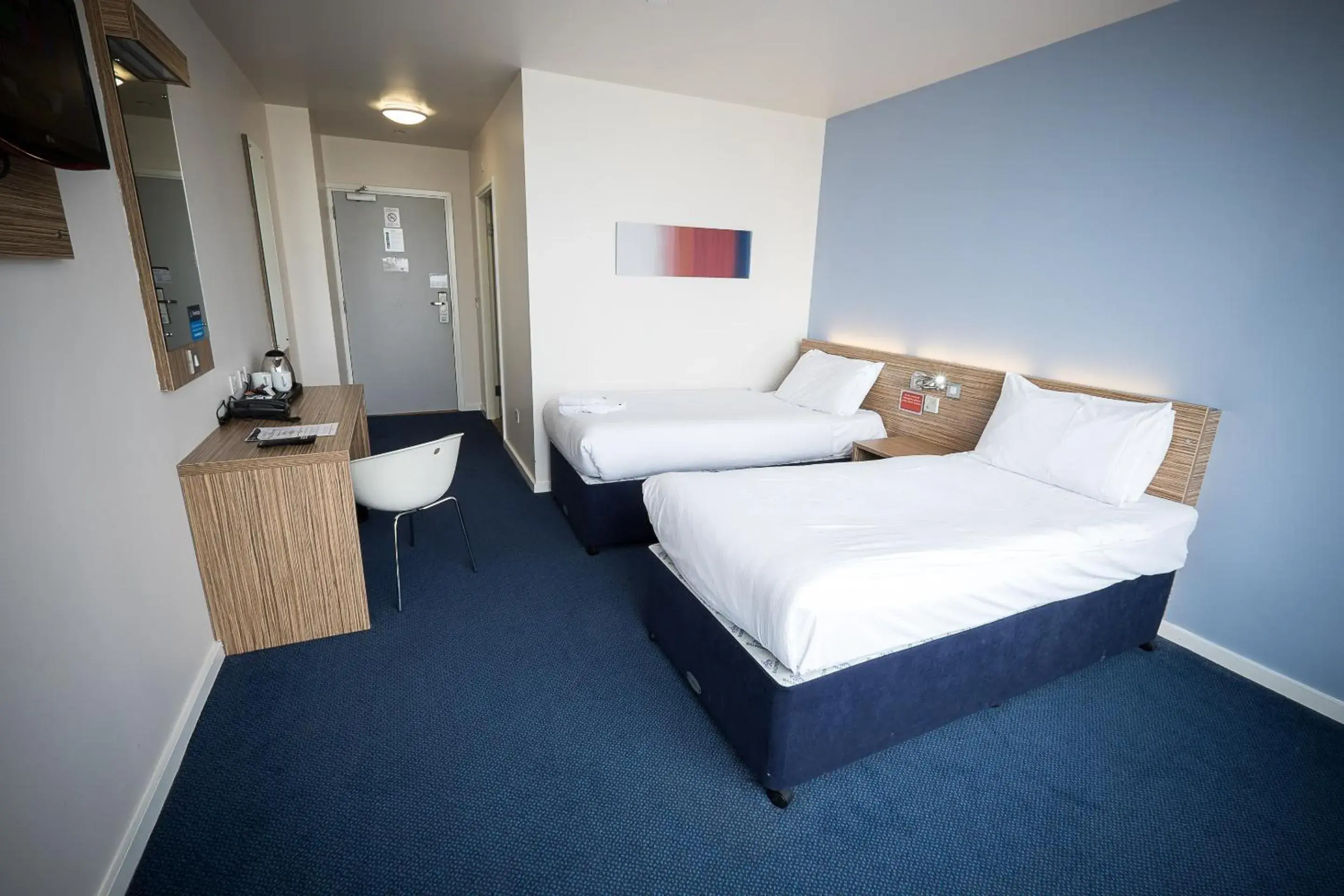 Photo of the whole room, Bed in Travelodge Limerick Castletroy Photo of the whole room, Bed in Travelodge Limerick Castletroy