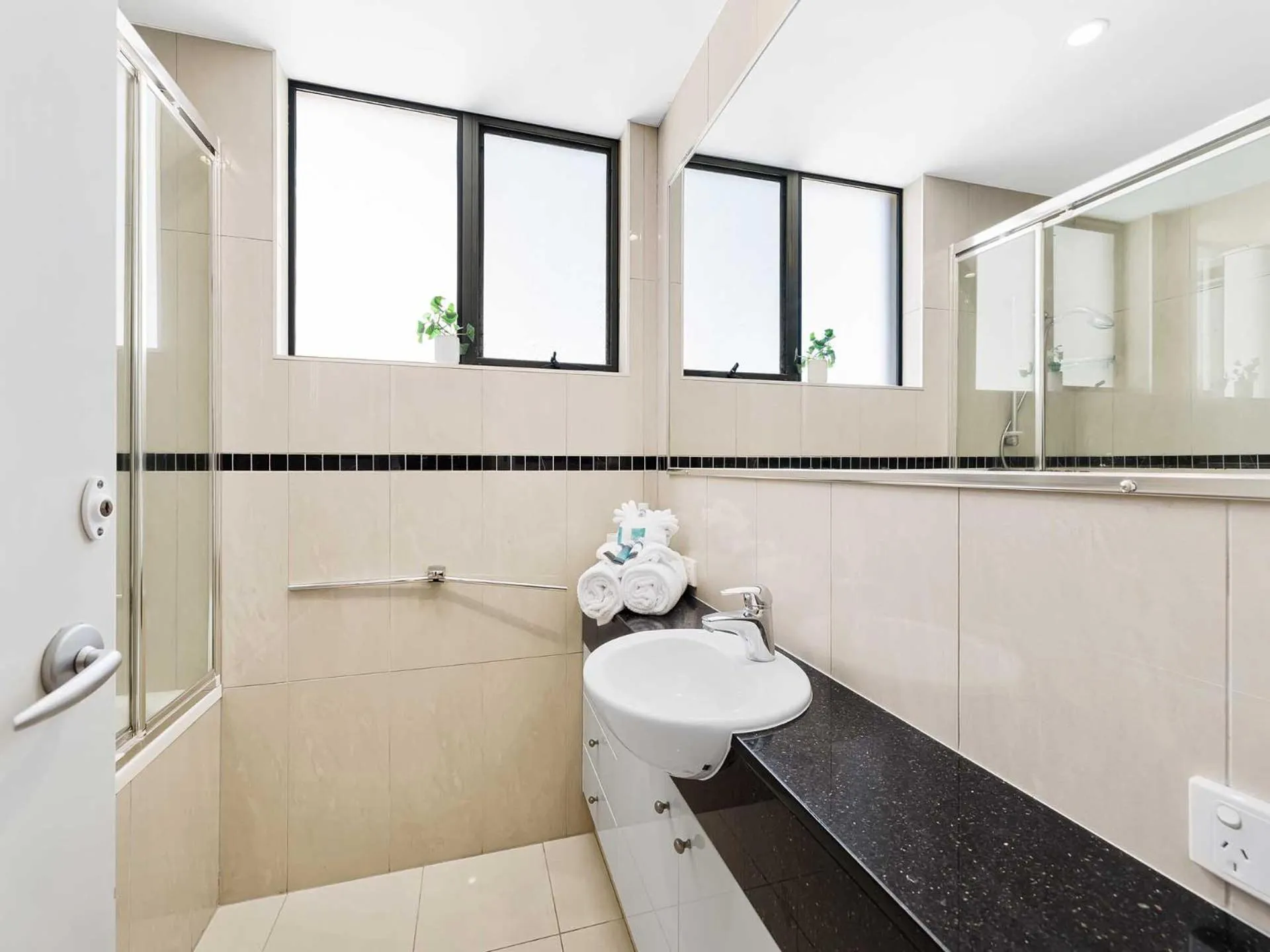 Shower in Meridian Alex Beach Apartments