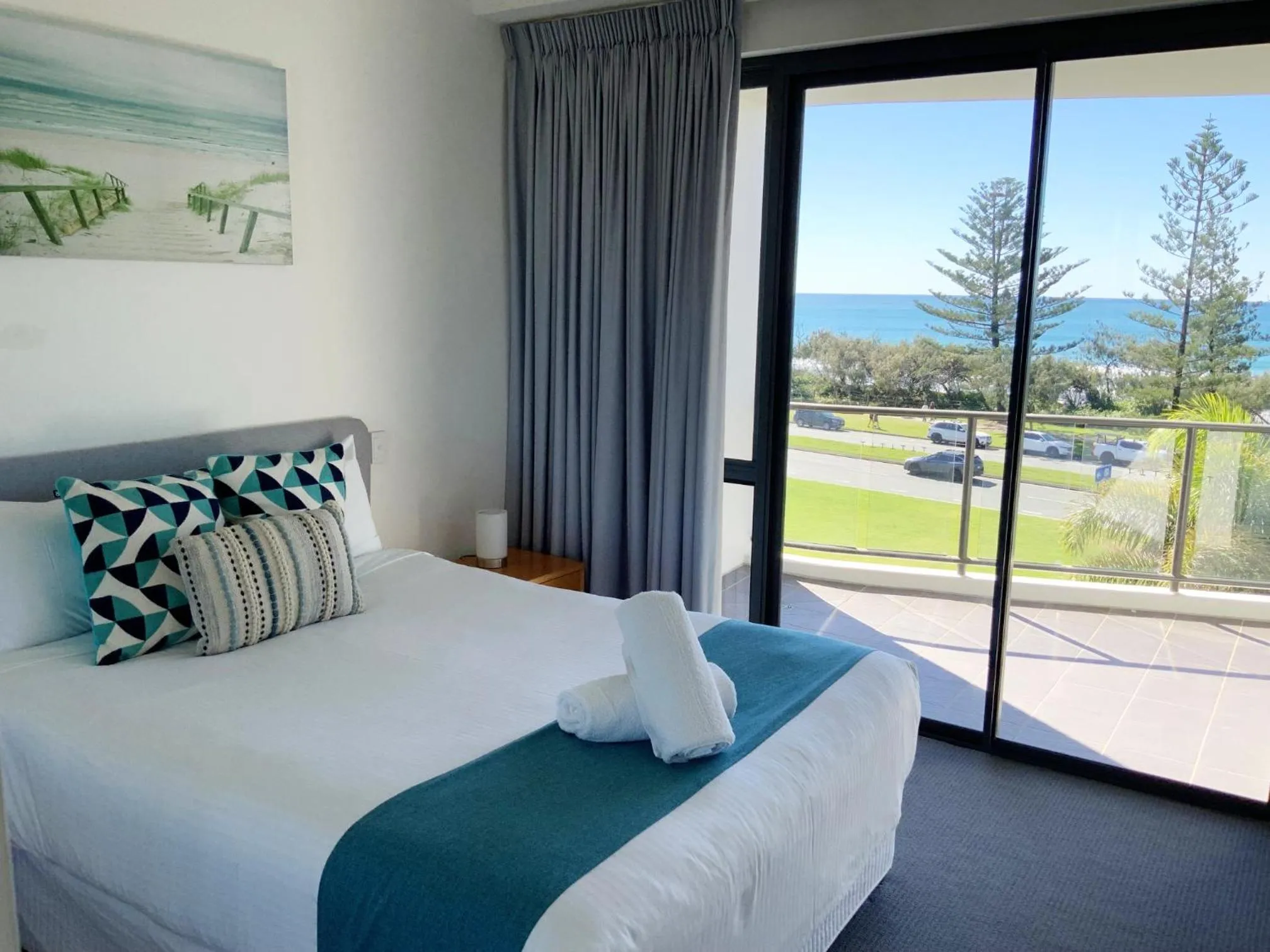 Bedroom, Bed in Meridian Alex Beach Apartments