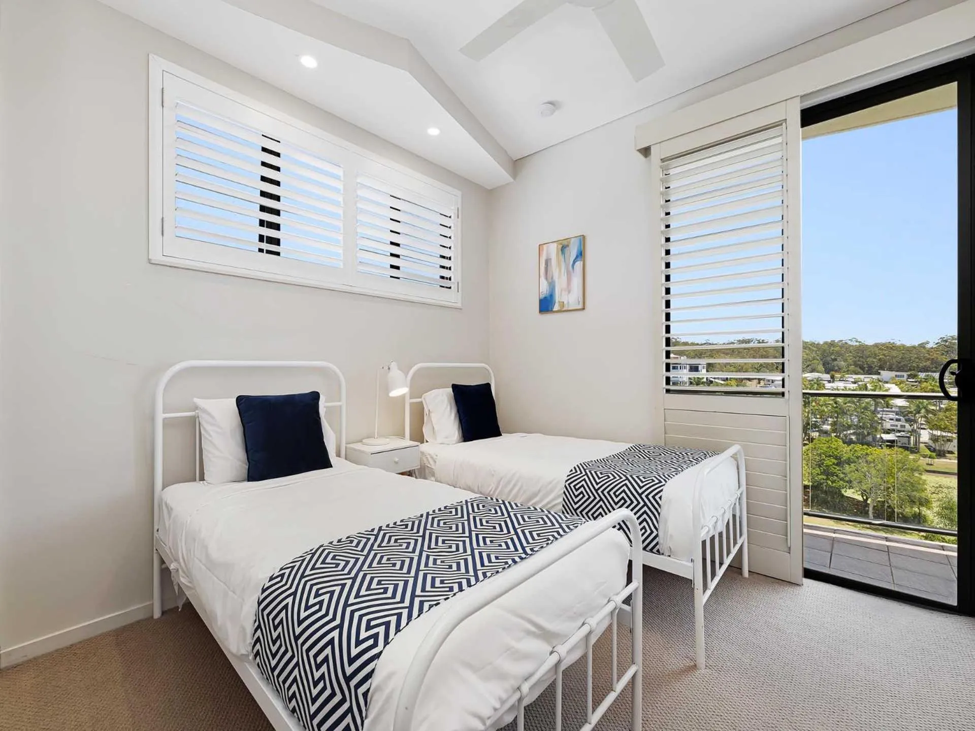 Bed in Meridian Alex Beach Apartments