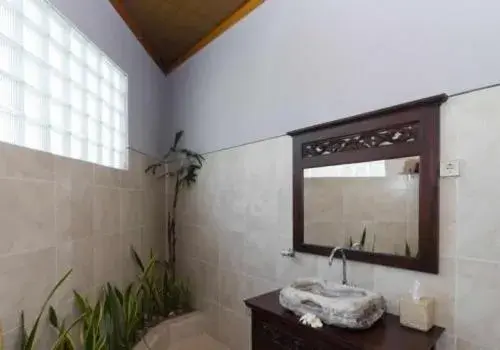 Bathroom in Baliku Dive Resort Bathroom in Baliku Dive Resort