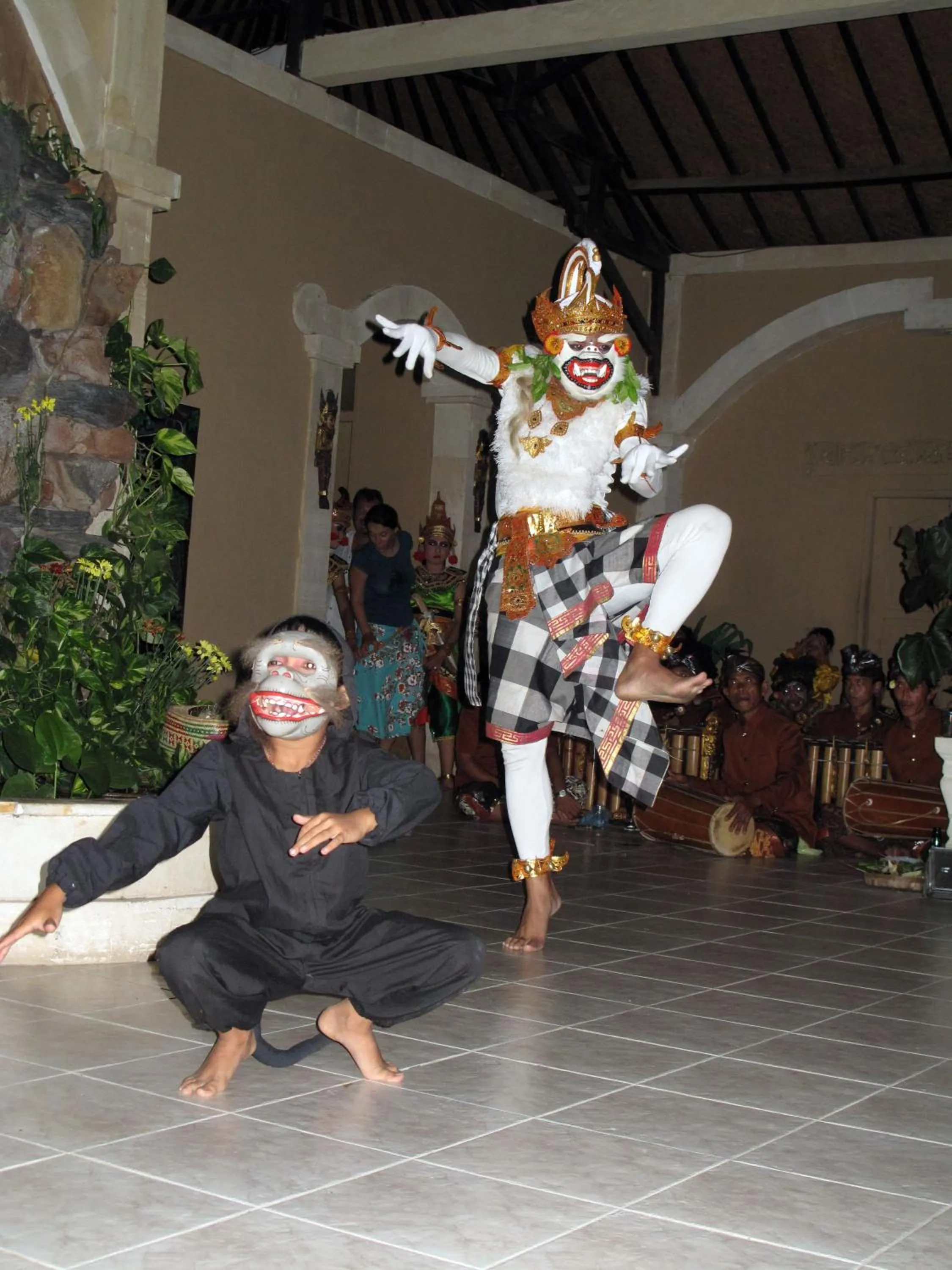 Evening entertainment in Baliku Dive Resort