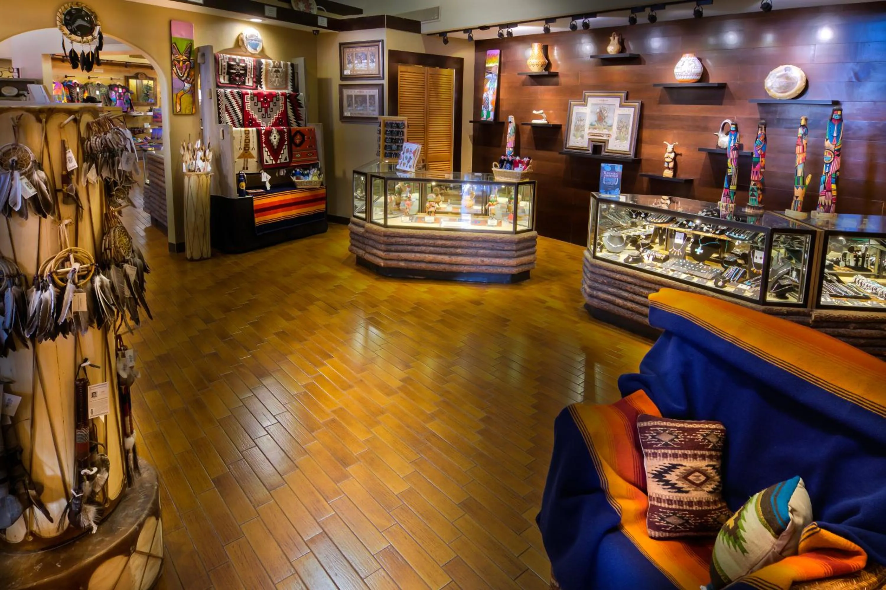 On-site shops in The Grand Hotel at the Grand Canyon