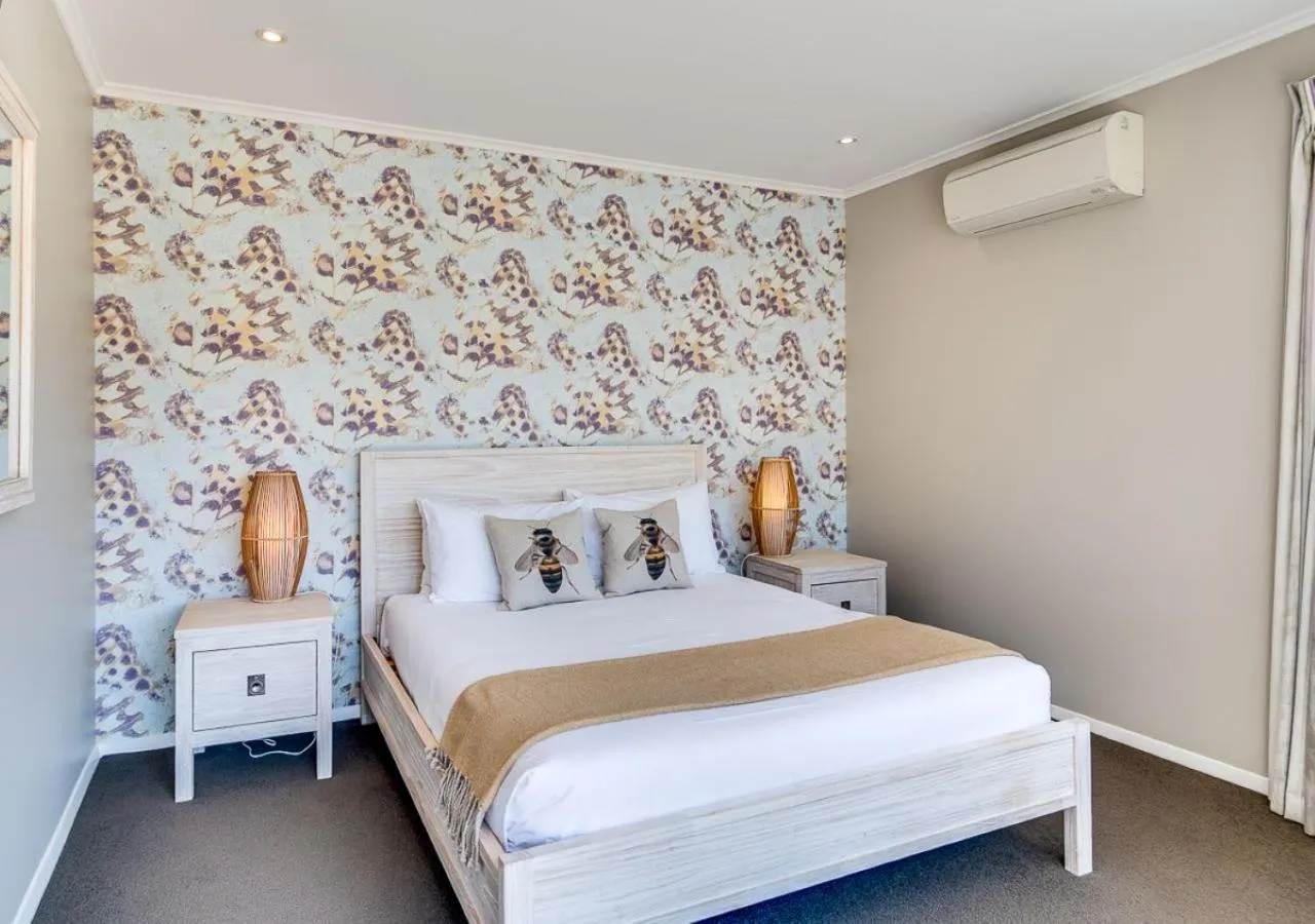 Bedroom, Bed in The Farmhouse