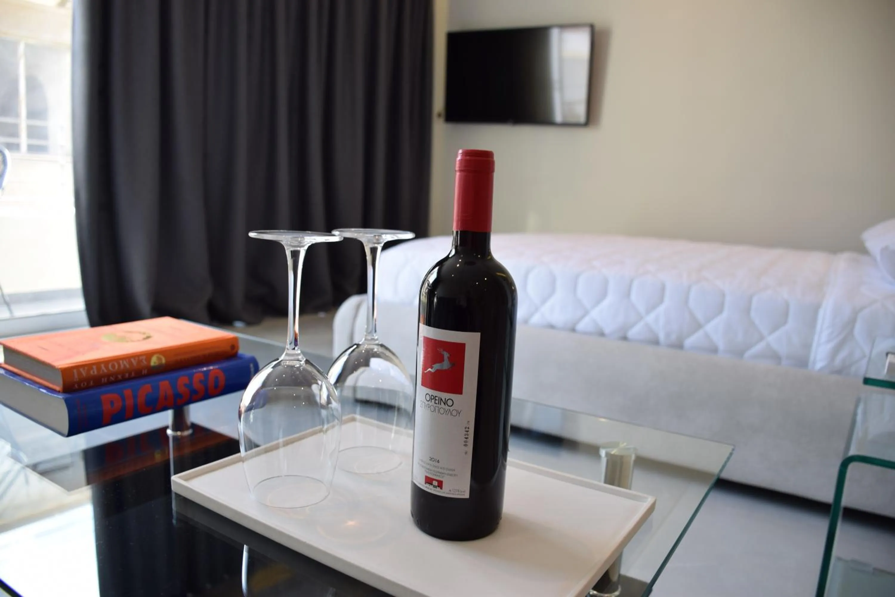 Decorative detail, Bed in 24K Athena Suites