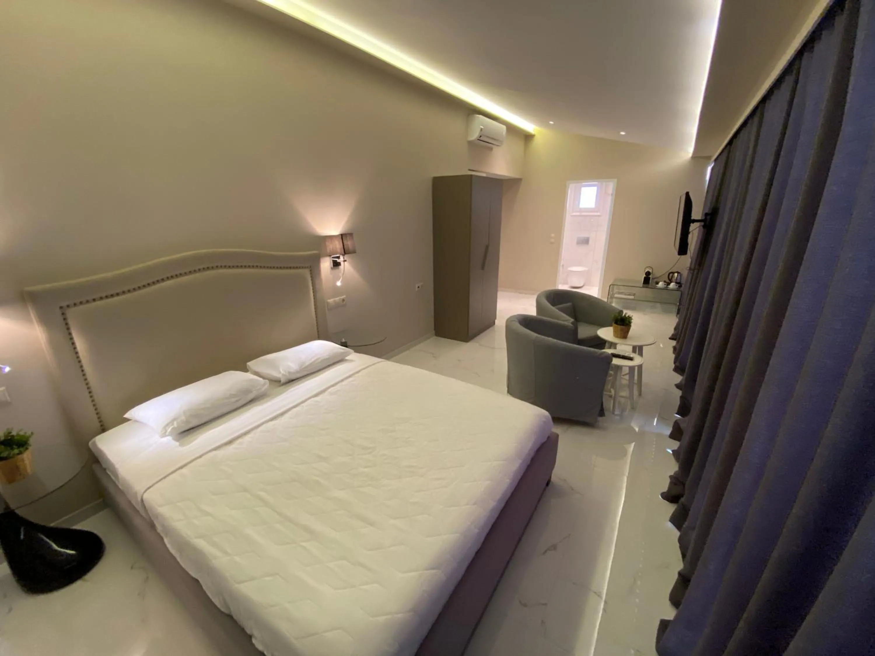 Photo of the whole room, Bed in 24K Athena Suites