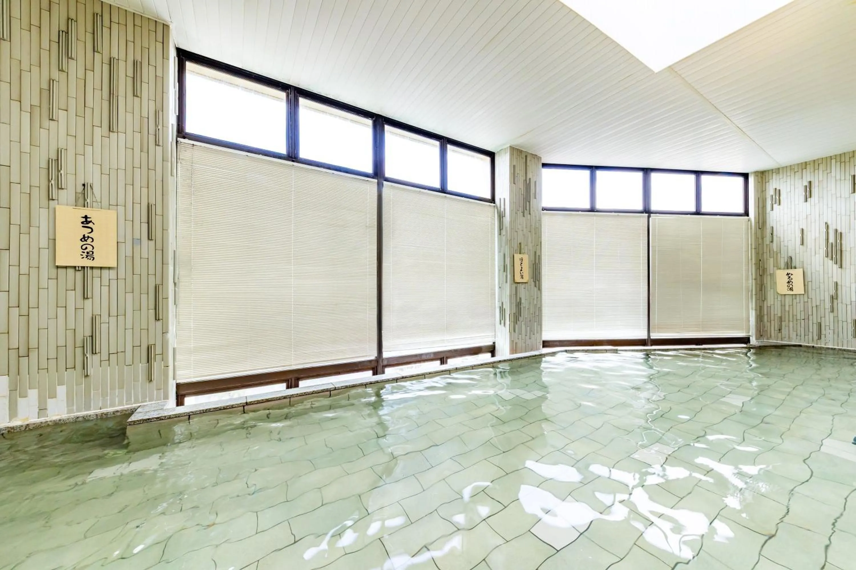 Public Bath in Spa Resort Hawaiians Hotel Hawaiians