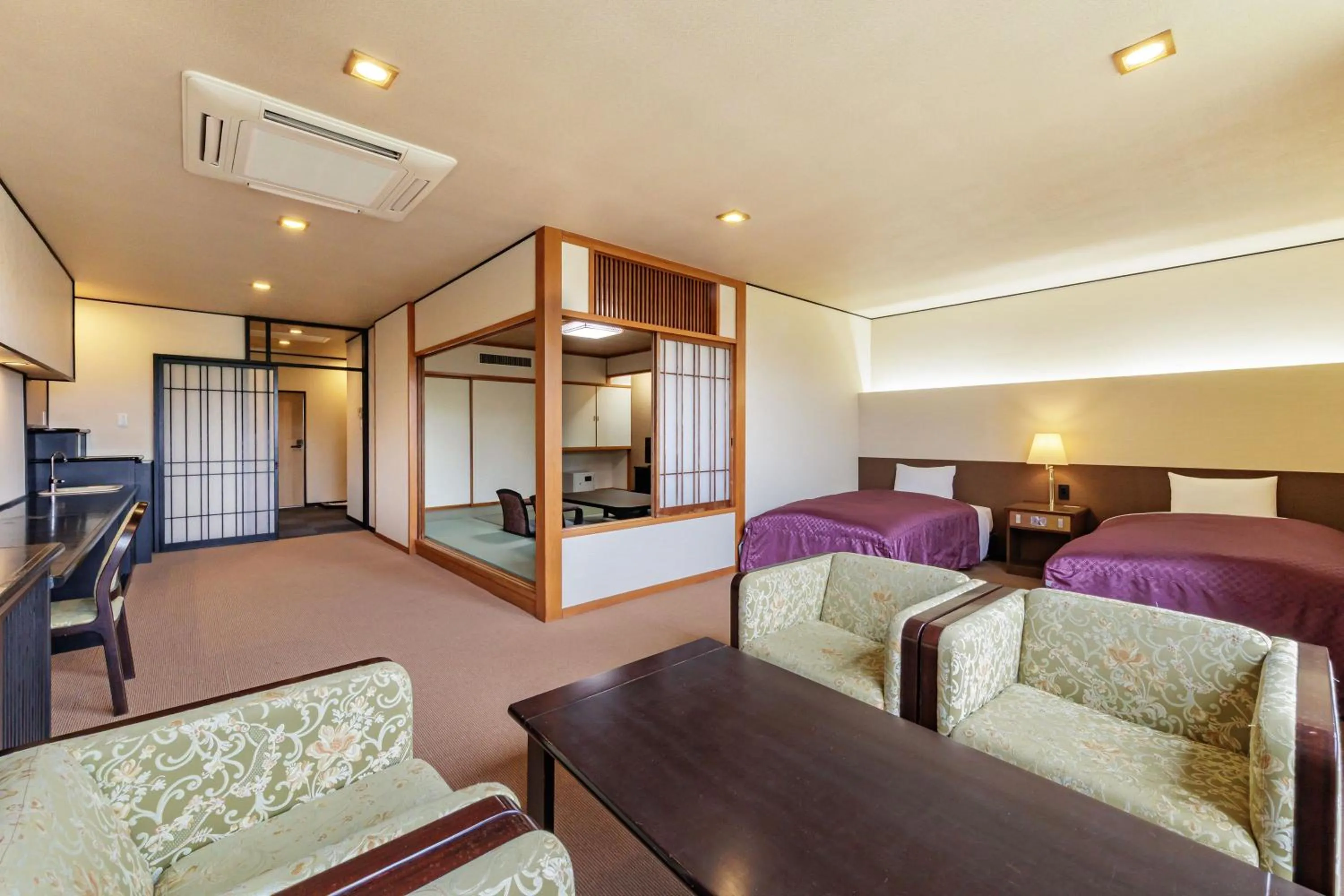 Photo of the whole room, Bed in Spa Resort Hawaiians Hotel Hawaiians