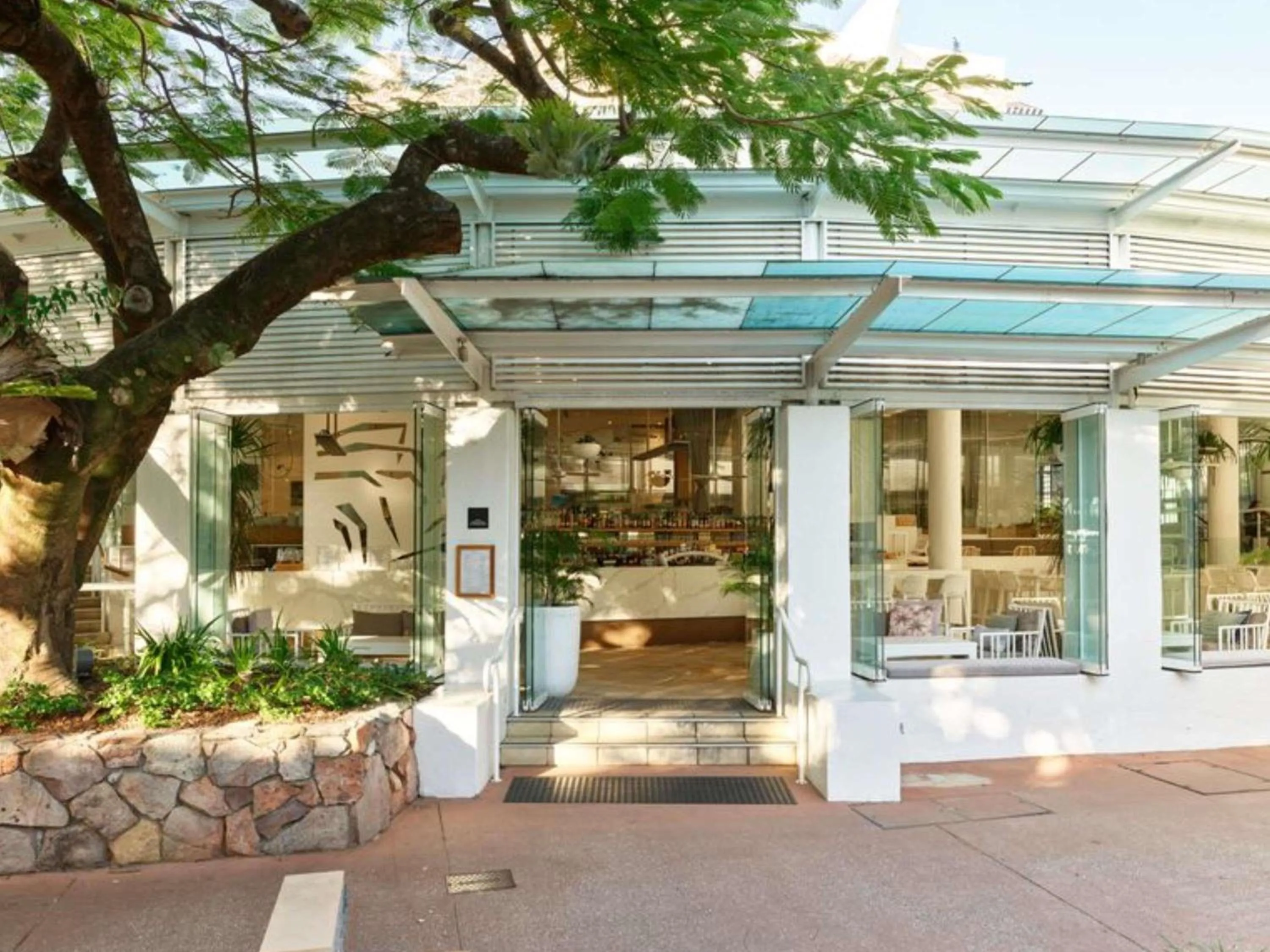 Lounge or bar in Sofitel Noosa Pacific Resort