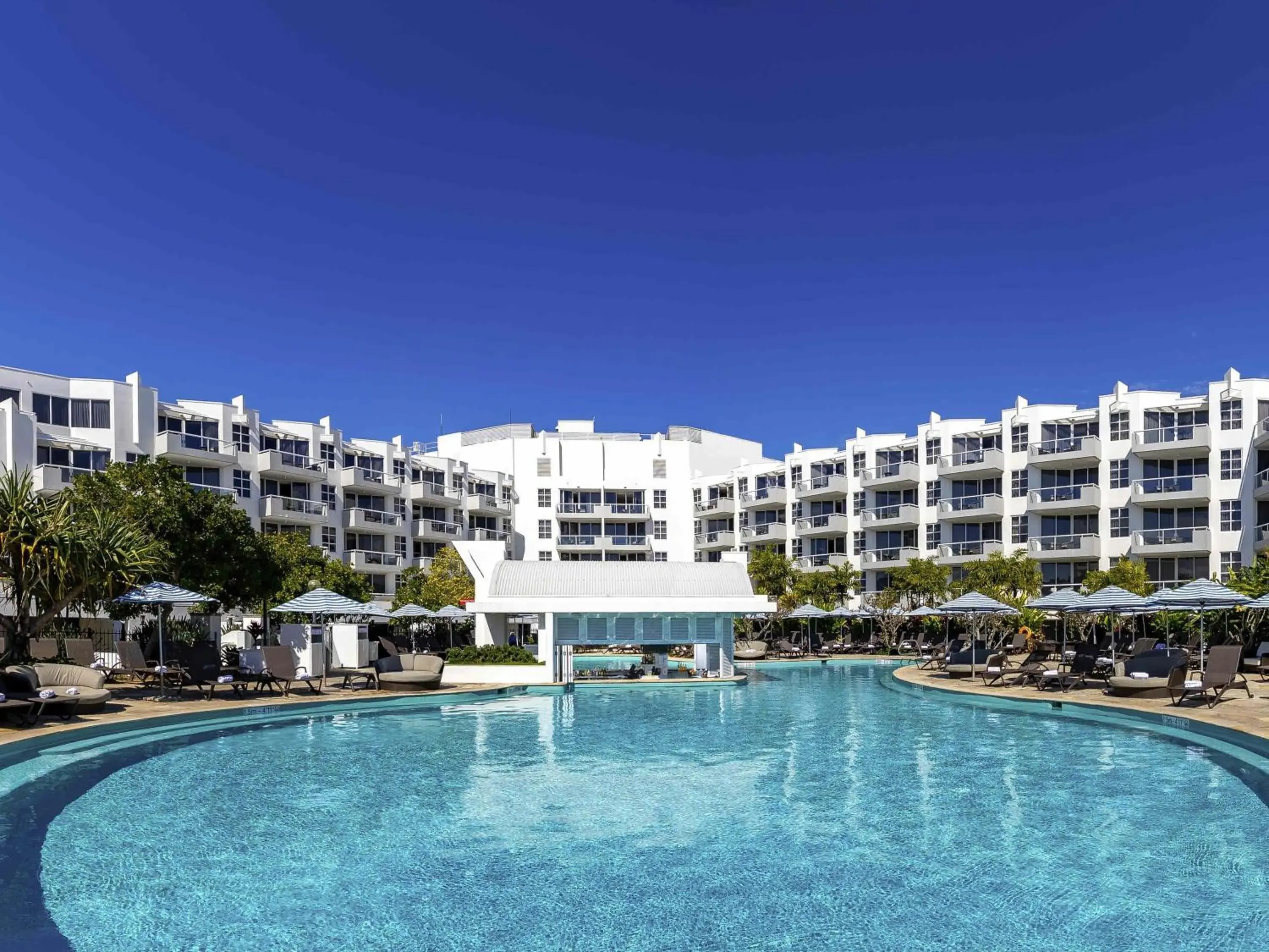 Pool view in Sofitel Noosa Pacific Resort Pool view in Sofitel Noosa Pacific Resort