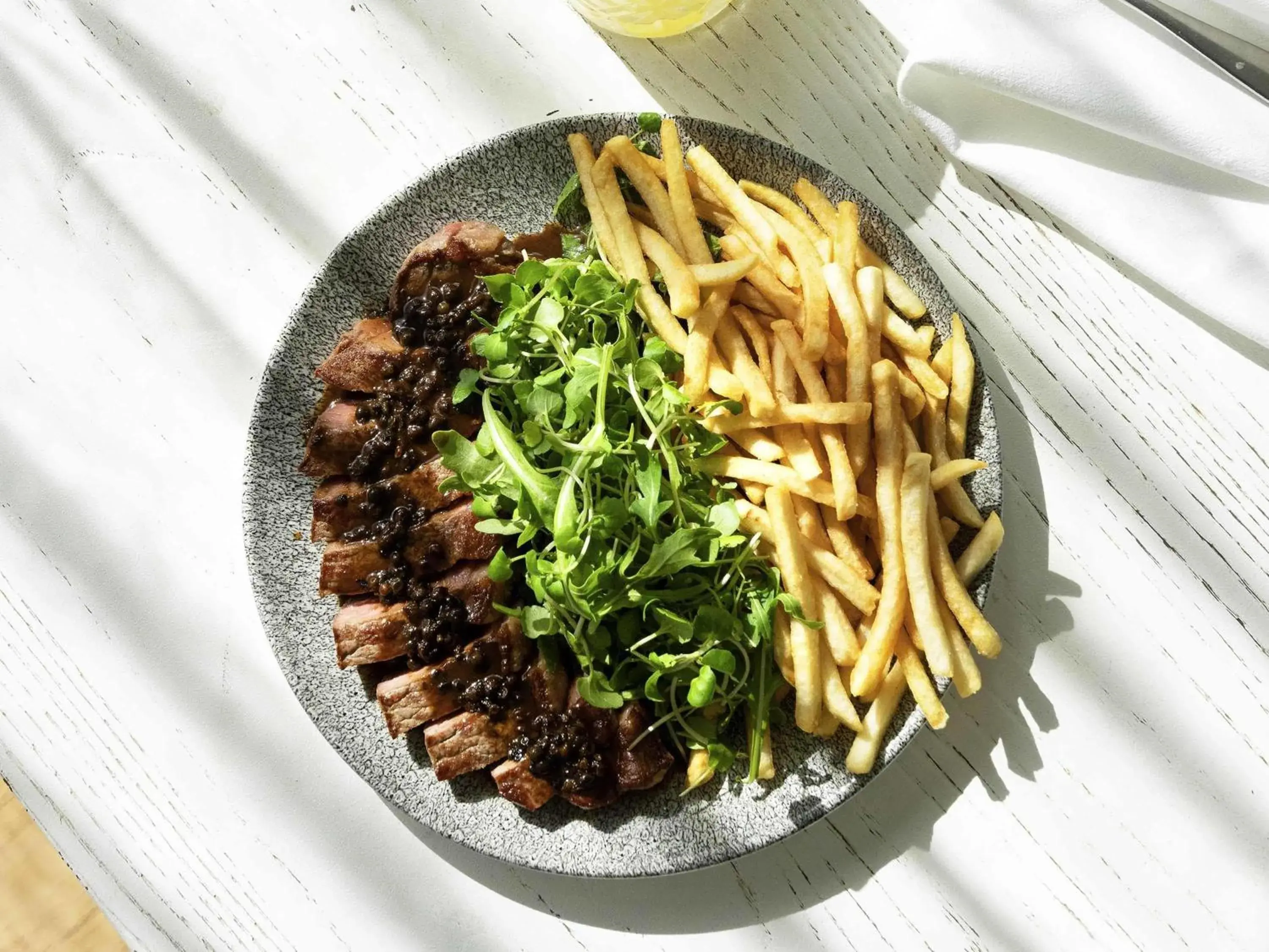 Lounge or bar in Sofitel Noosa Pacific Resort Lounge or bar in Sofitel Noosa Pacific Resort