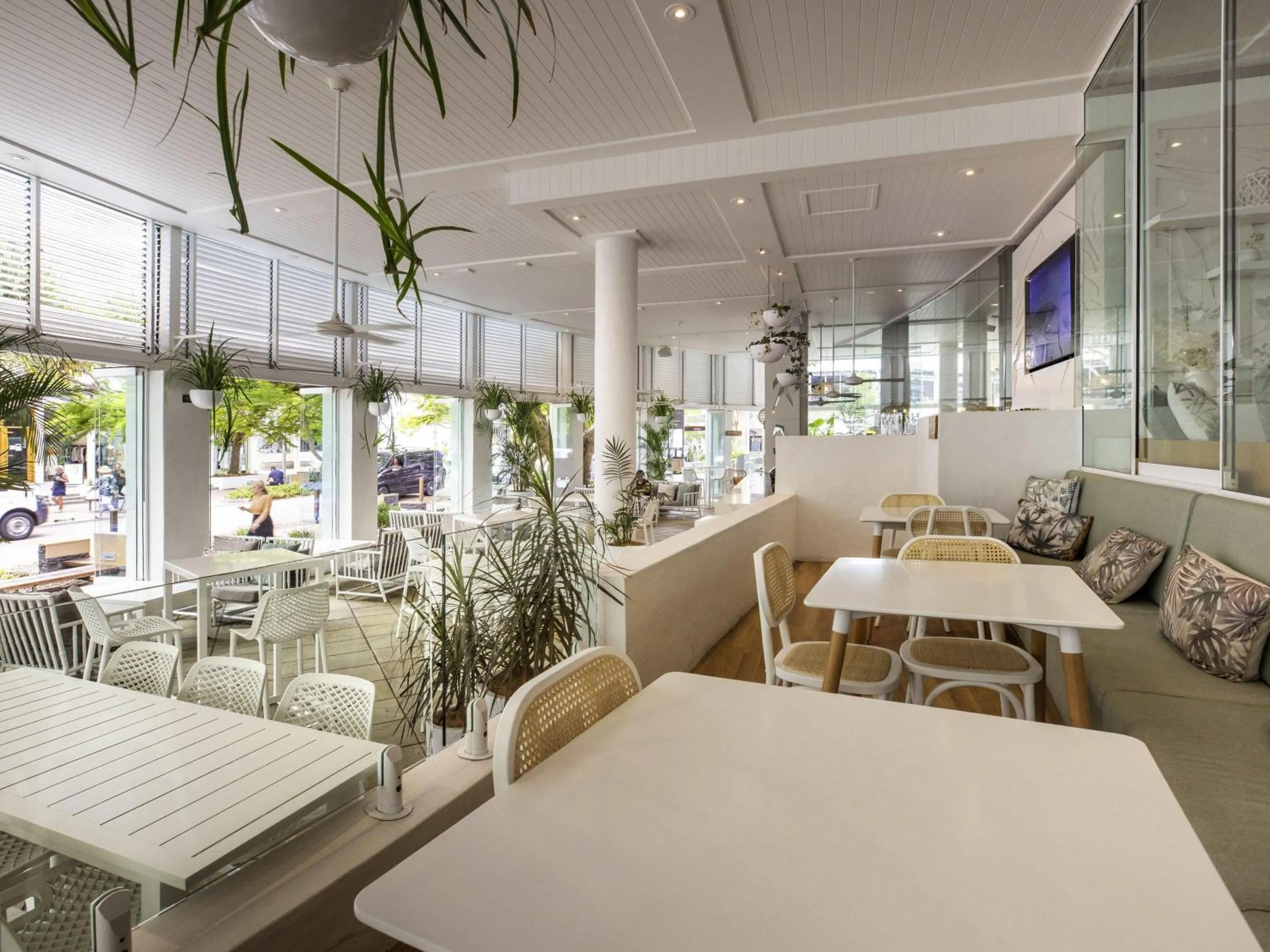 Lounge or bar in Sofitel Noosa Pacific Resort