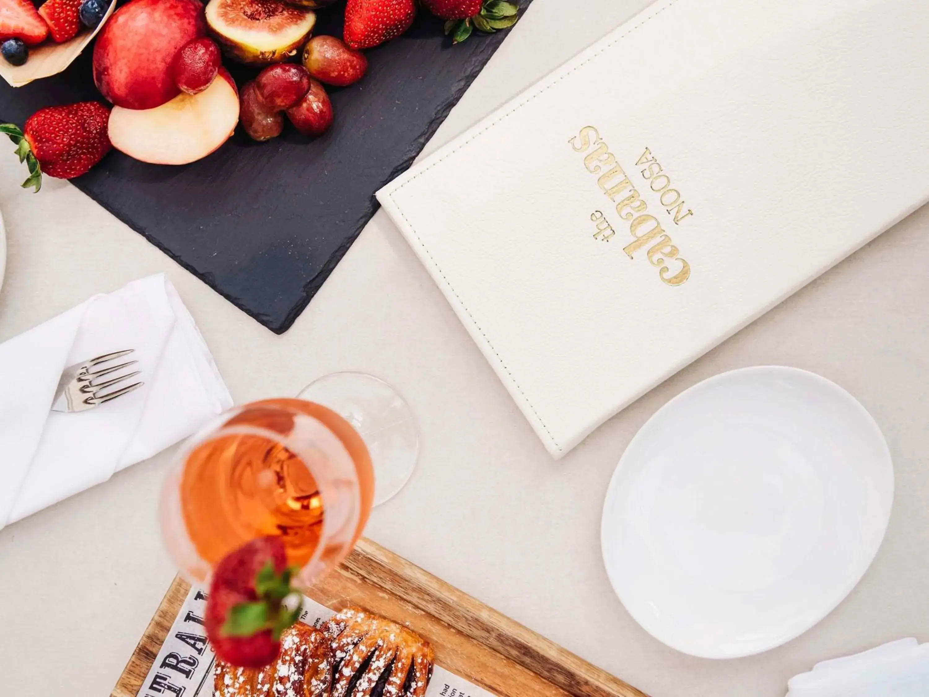 Lounge or bar in Sofitel Noosa Pacific Resort Lounge or bar in Sofitel Noosa Pacific Resort